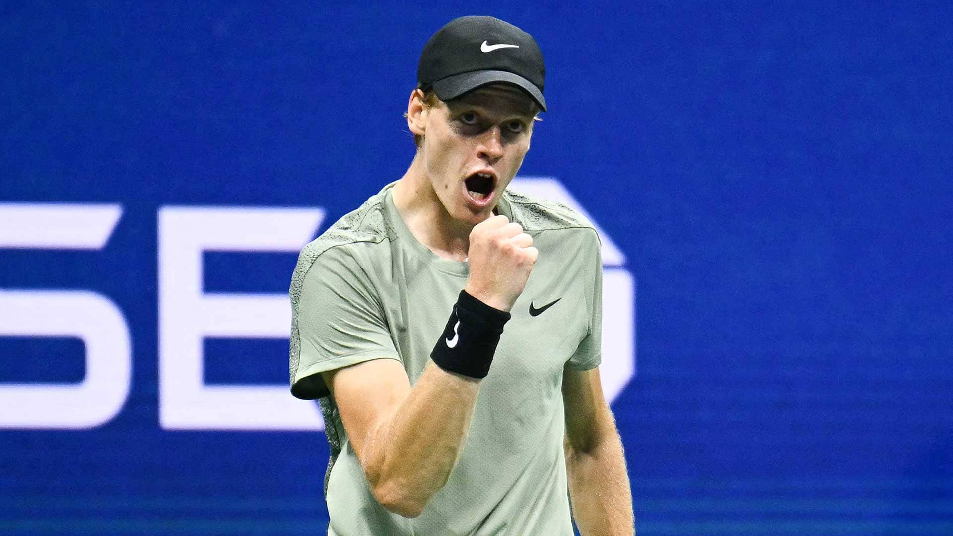 Jannik Sinner derrotó a Tommy Paul el lunes por la noche en Nueva York.