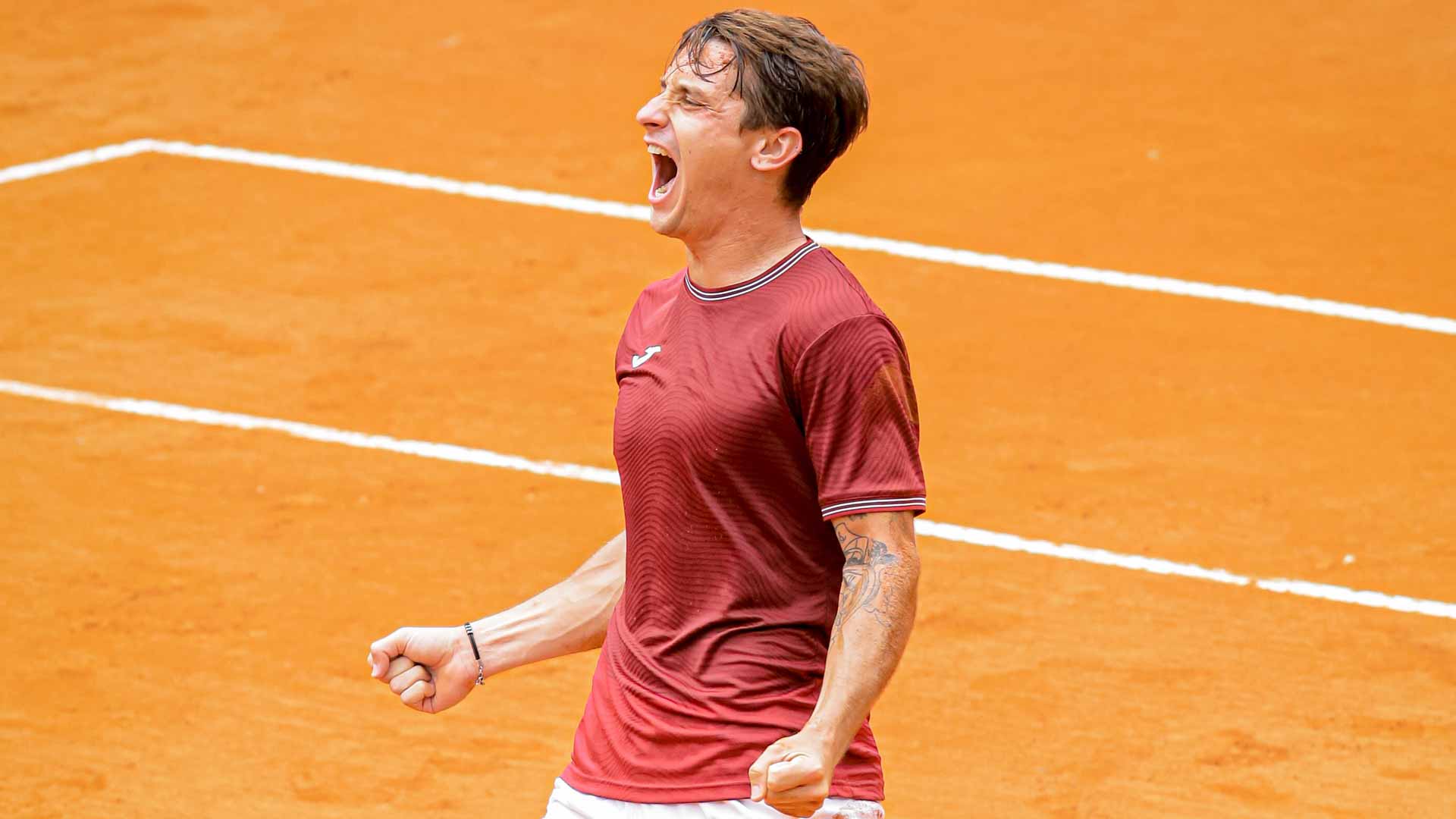 <a href='https://www.atptour.com/en/players/camilo-ugo-carabelli/u182/overview'>Camilo Ugo Carabelli</a> celebrates winning the Villa Maria Challenger.