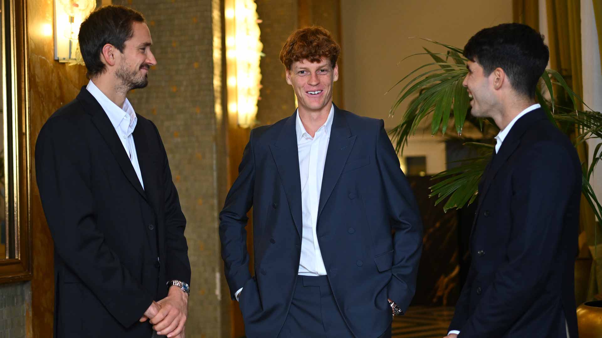 Daniil Medvedev, Jannik Sinner y Carlos Alcaraz han alcanzado el No. 1 del PIF ATP Rankings.