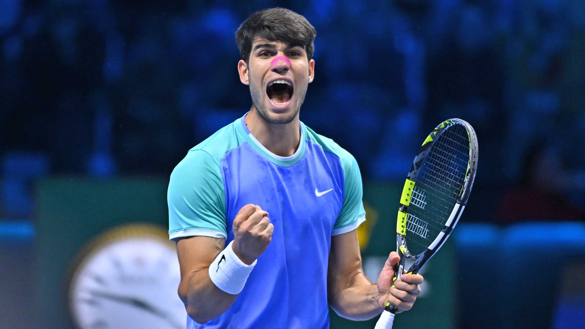 Carlos Alcaraz, celebrando su victoria ante Andrey Rublev en Turín.
