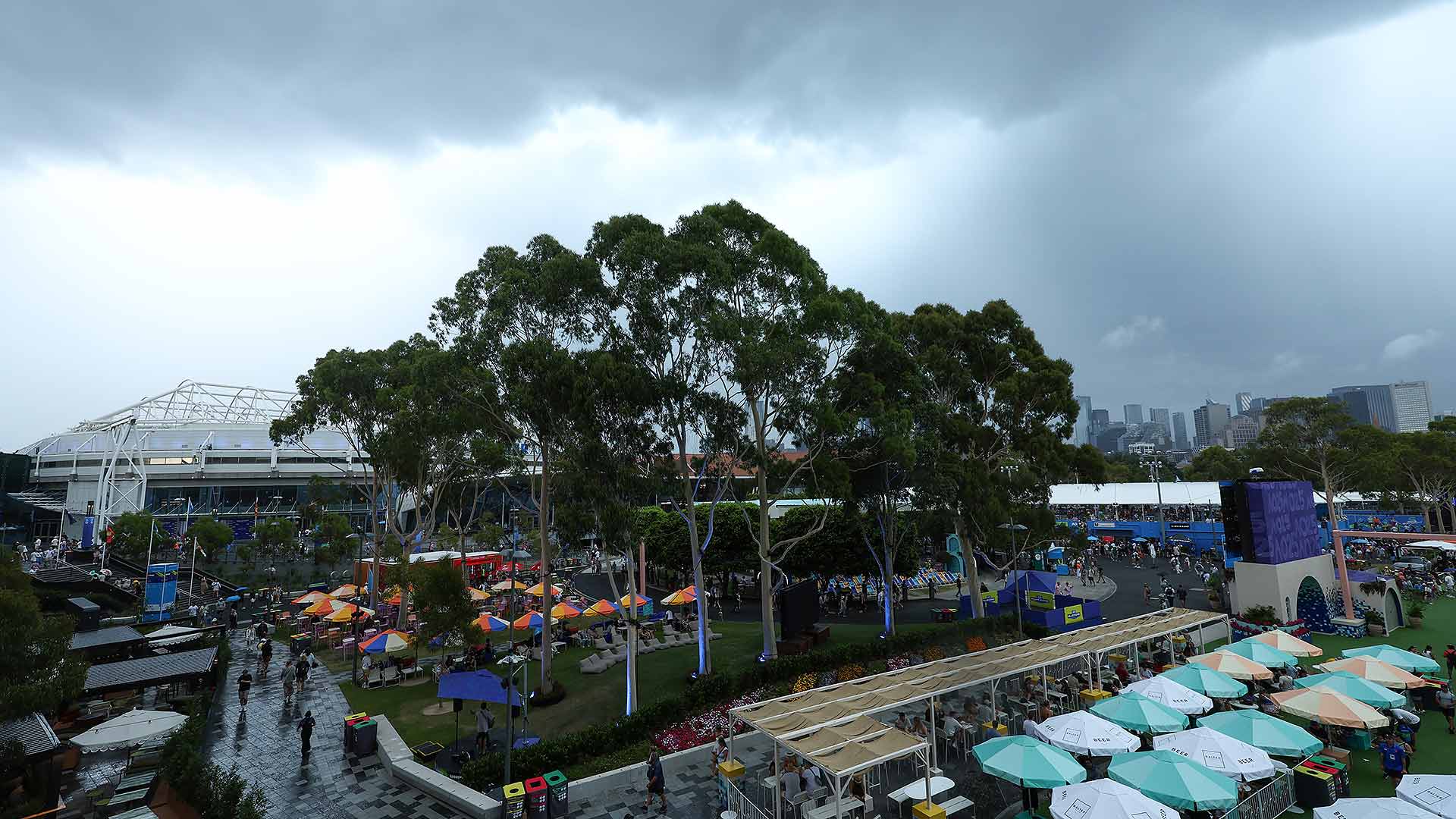Wild weather lashes the Australian Open Sunday.