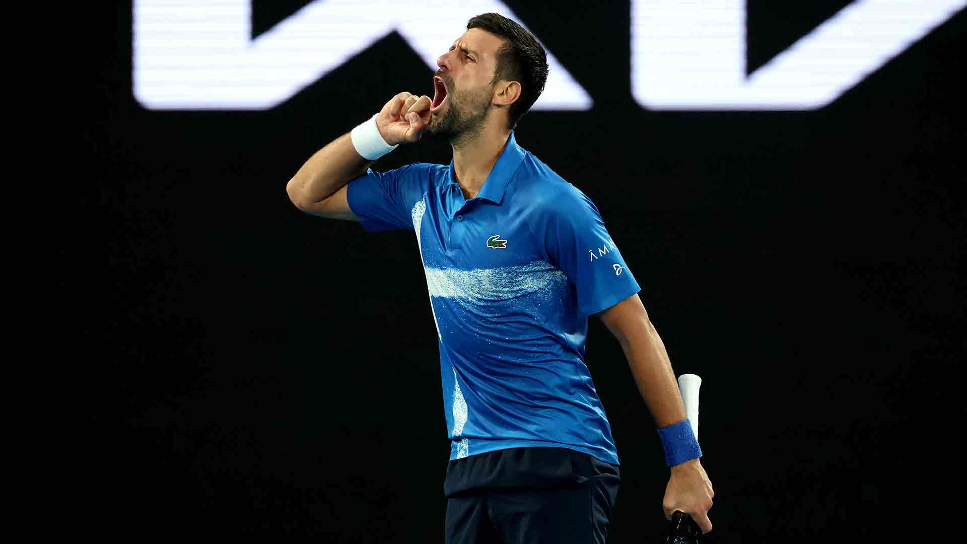 Novak Djokovic celebra un punto en primera ronda frente a Basavareddy.