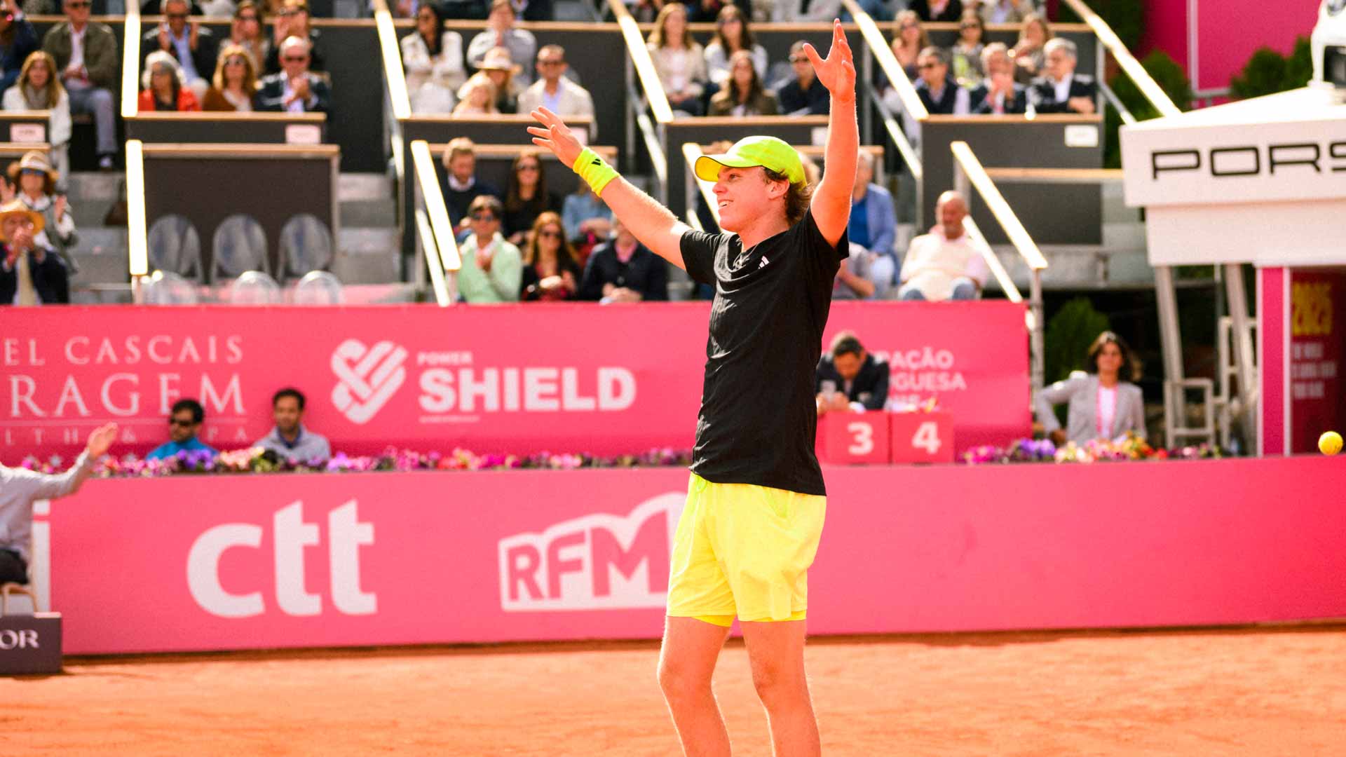 <a href='https://www.atptour.com/en/players/alex-michelsen/m0qi/overview'>Alex Michelsen</a> wins the Estoril Challenger.