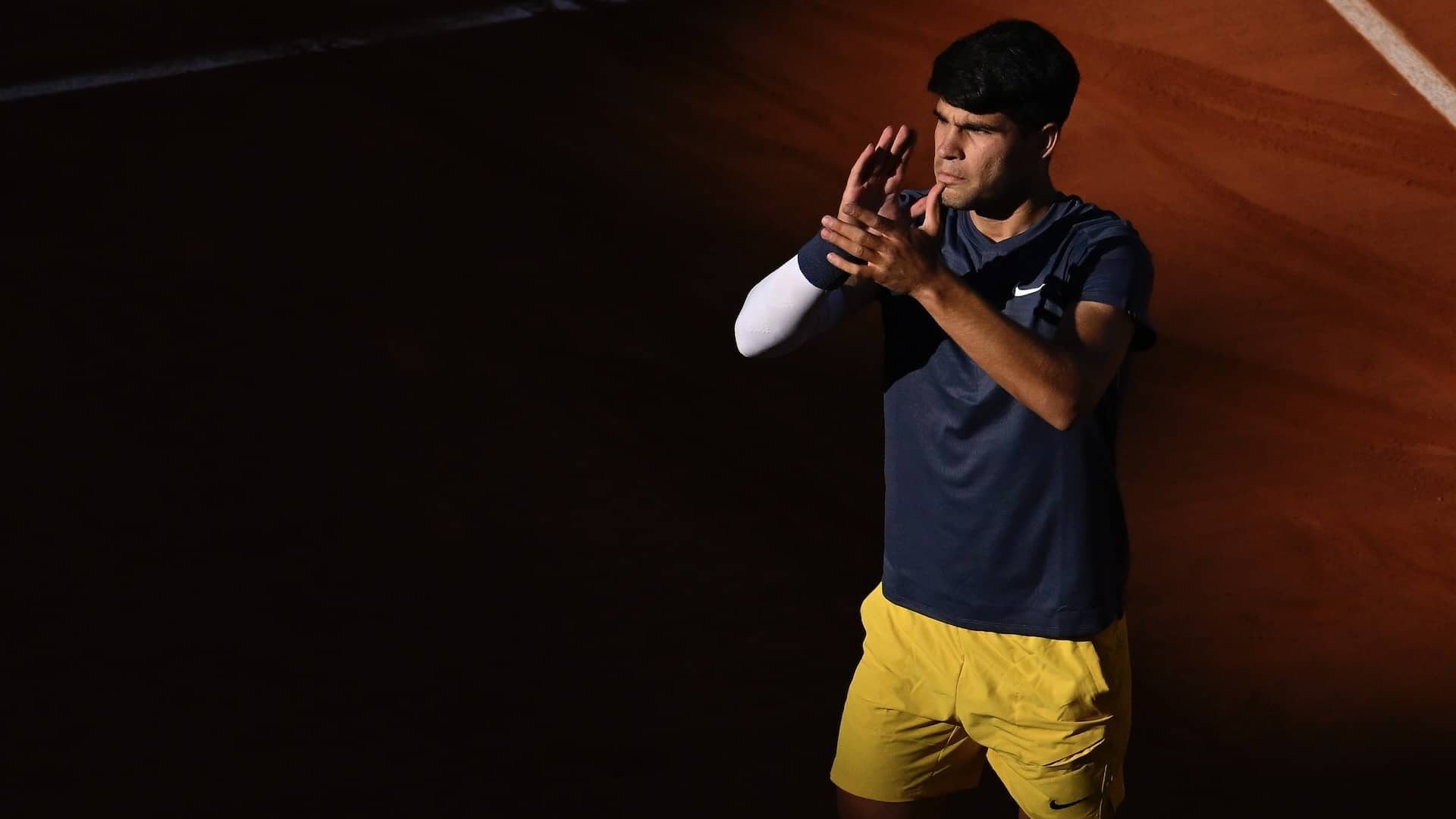 Carlos Alcaraz, tras un partido en Roland Garros el curso pasado.