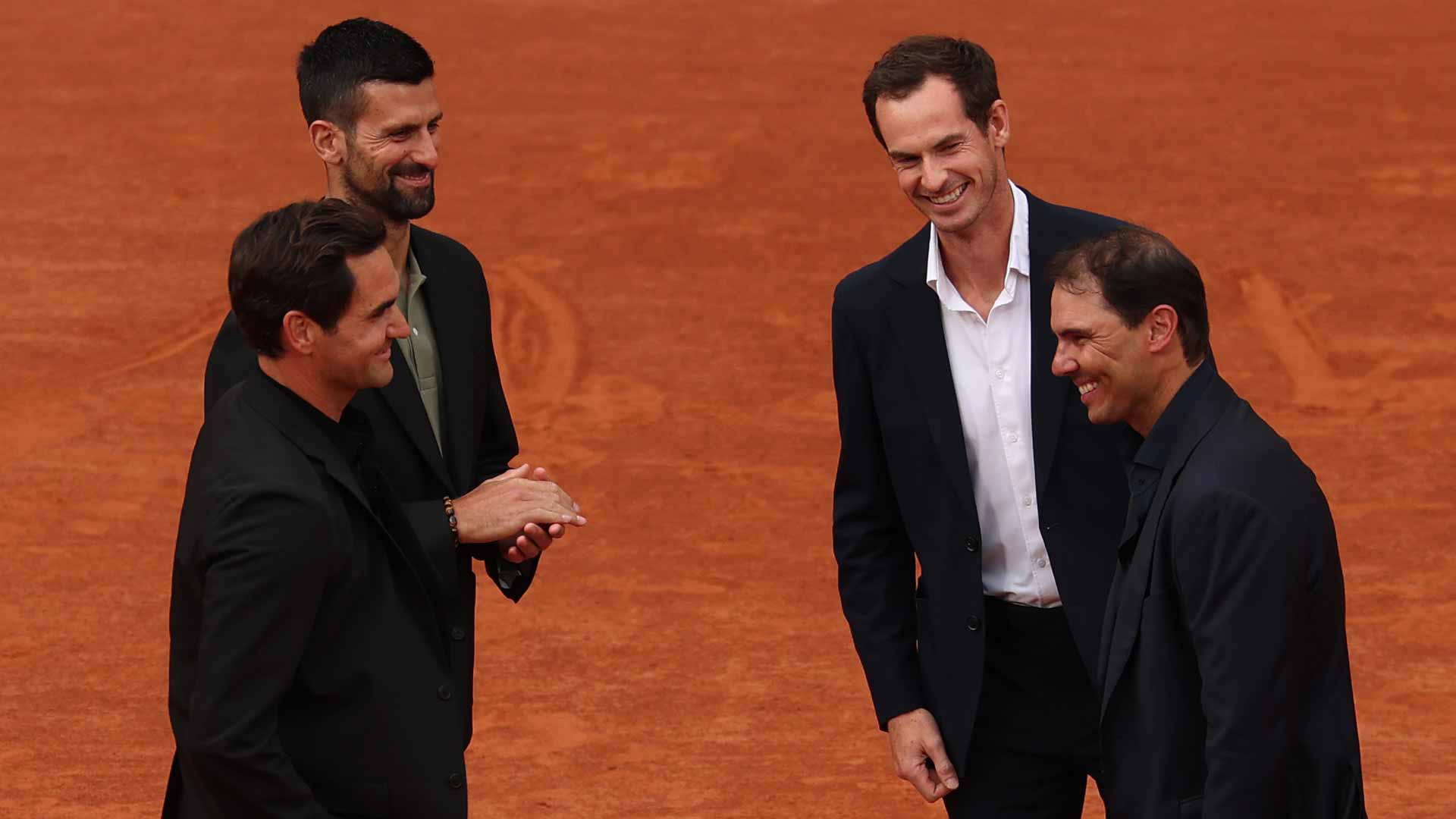 <a href='https://www.atptour.com/en/players/roger-federer/f324/overview'>Roger Federer</a>, <a href='https://www.atptour.com/en/players/novak-djokovic/d643/overview'>Novak Djokovic</a> and <a href='https://www.atptour.com/en/players/andy-murray/mc10/overview'>Andy Murray</a> share a special moment with <a href='https://www.atptour.com/en/players/rafael-nadal/n409/overview'>Rafael Nadal</a> on Court Philippe-Chatrier Sunday.