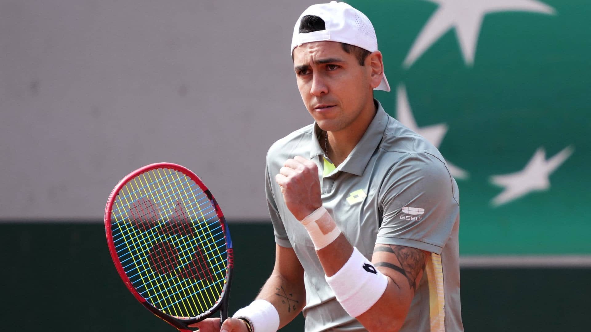 Alejandro Tabilo se impuso en cinco sets y está en R2 de Roland Garros.