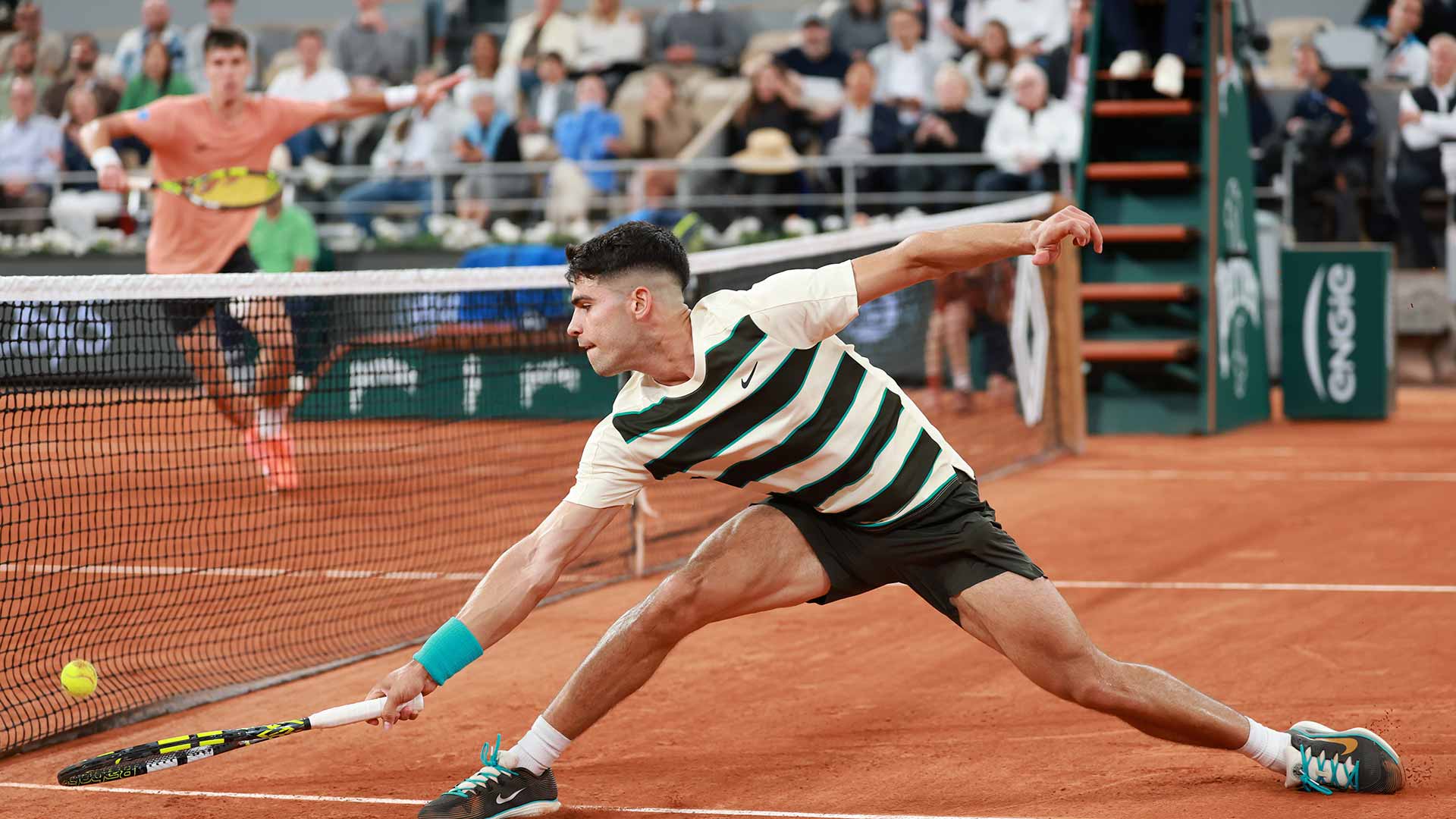 Carlos Alcaraz improves to 2-1 in his Lexus ATP Head2Head series against Fabian Marozsan.