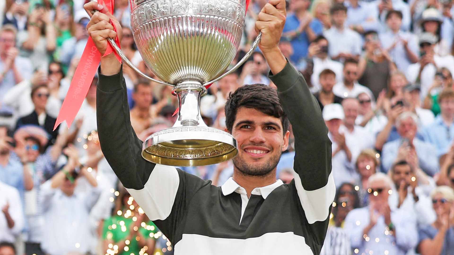 Alcaraz prolonga su momento dulce en Queen’s con su tercer título seguido 