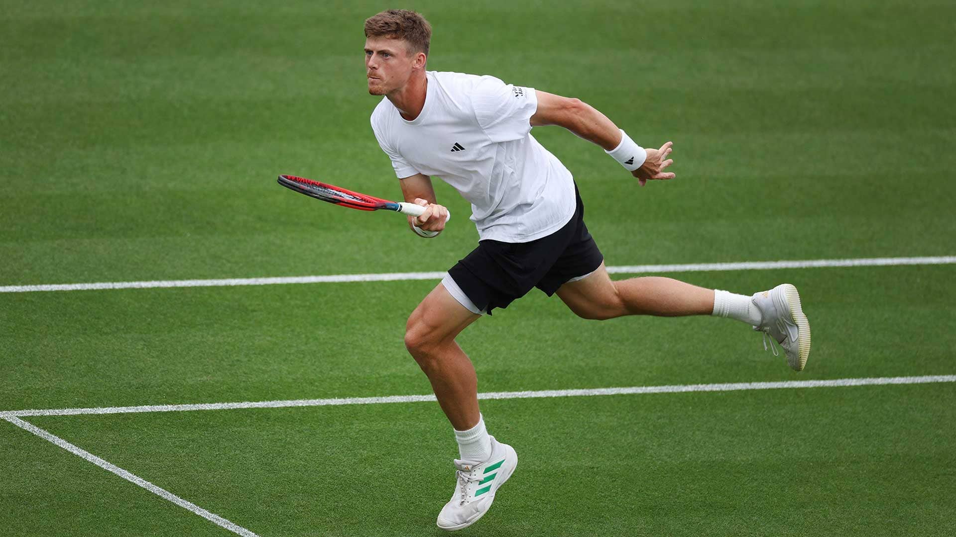 Harris defeats countryman Norrie, improves fine Eastbourne record