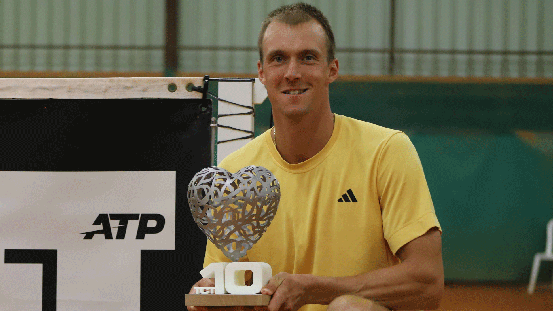 <a href='https://www.atptour.com/en/players/jan-choinski/ch12/overview'>Jan Choinski</a> wins the Troyes Challenger.