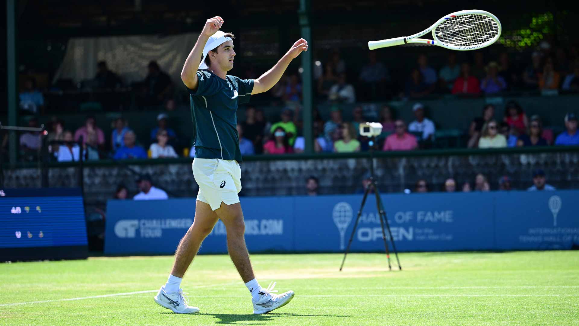 <a href='https://www.atptour.com/en/players/zachary-svajda/s0k7/overview'>Zachary Svajda</a> is crowned champion at the Newport Challenger.