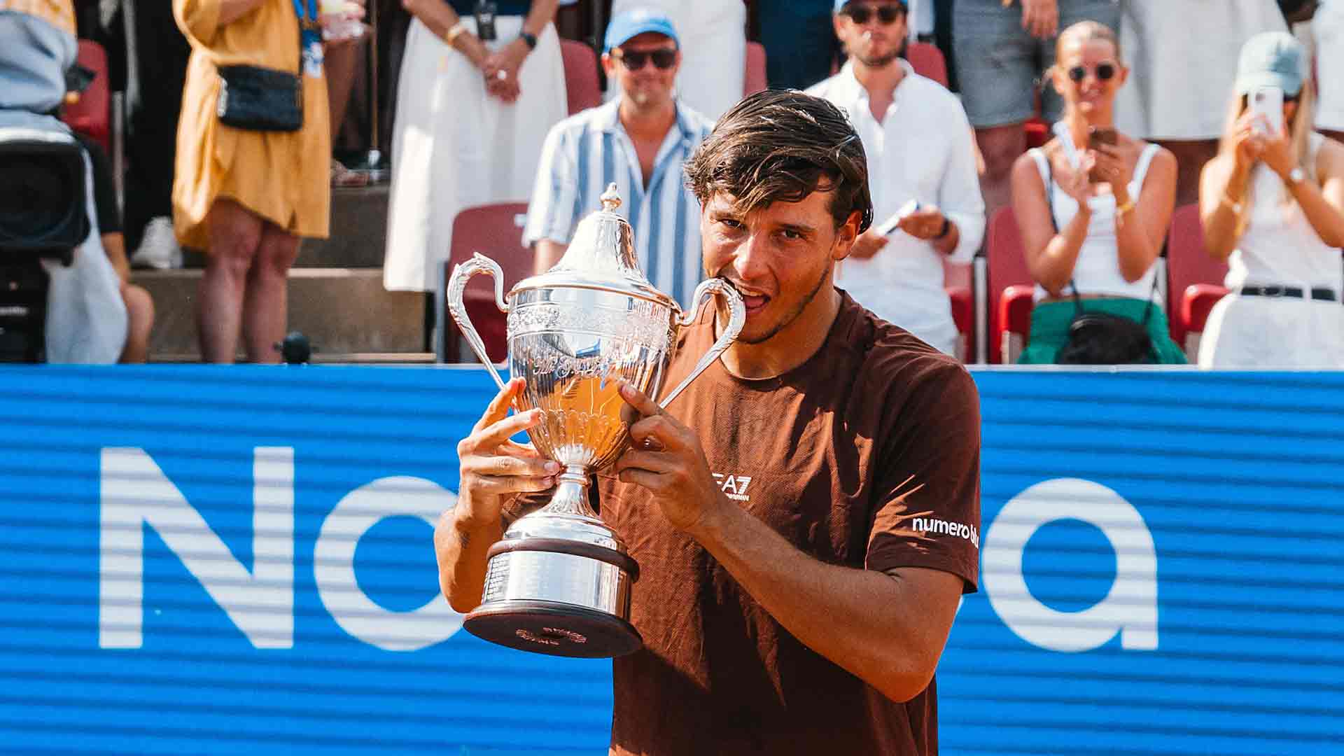 Darderi se corona en Bastad con su tercer trofeo ATP