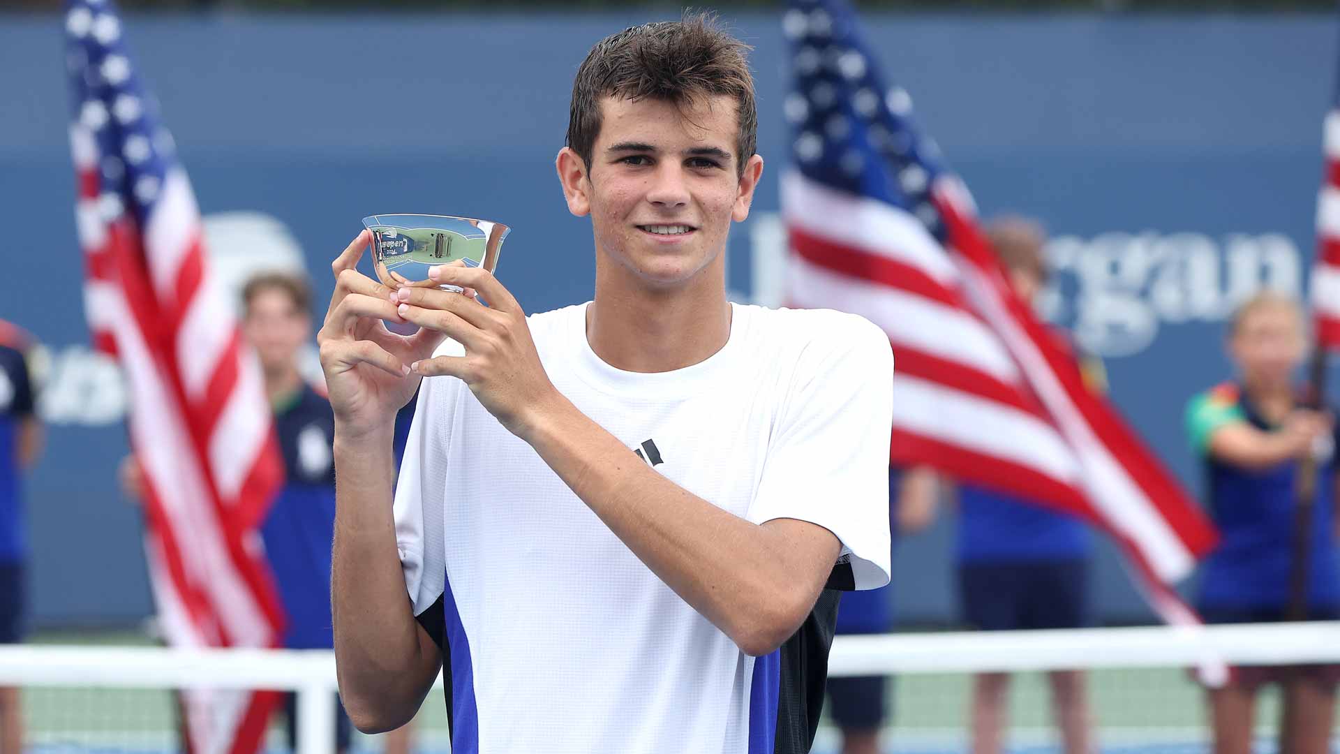 <a href='https://www.atptour.com/es/players/rafael-jodar/j0dz/overview'>Rafael Jodar</a> wins the 2024 <a href='https://www.atptour.com/es/tournaments/us-open/560/overview'>US Open</a> boys’ singles title.