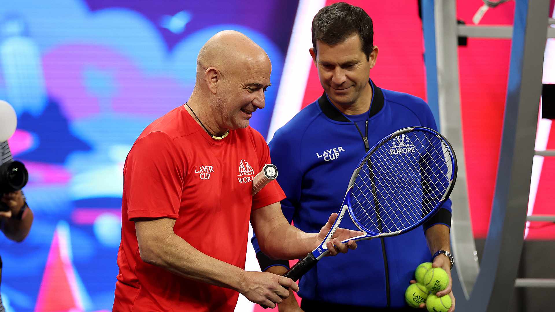 <a href='https://www.atptour.com/en/players/andre-agassi/a092/overview'>Andre Agassi</a> and <a href='https://www.atptour.com/en/players/tim-henman/h336/overview'>Tim Henman</a> ahead of the <a href='https://www.atptour.com/en/tournaments/laver-cup/9210/overview'>Laver Cup</a> action.