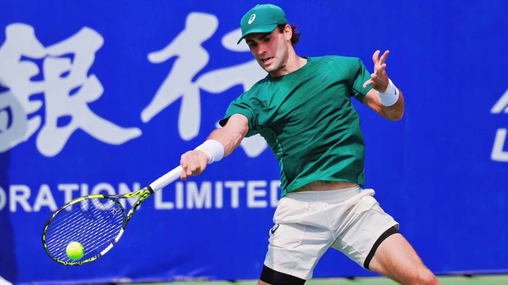 <a href='https://www.atptour.com/en/players/eliot-spizzirri/s0ja/overview'>Eliot Spizzirri</a> in action at the Jingshan Challenger.