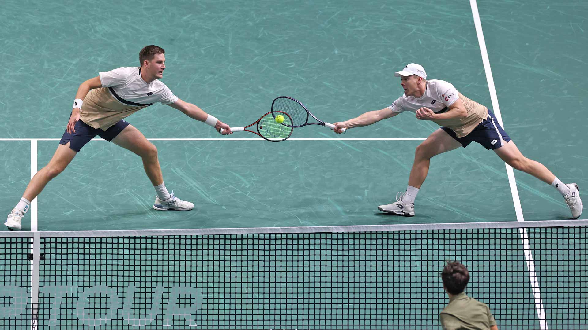 Heliovaara/Patten keep Y.E. No. 1 hopes alive with Paris SF win