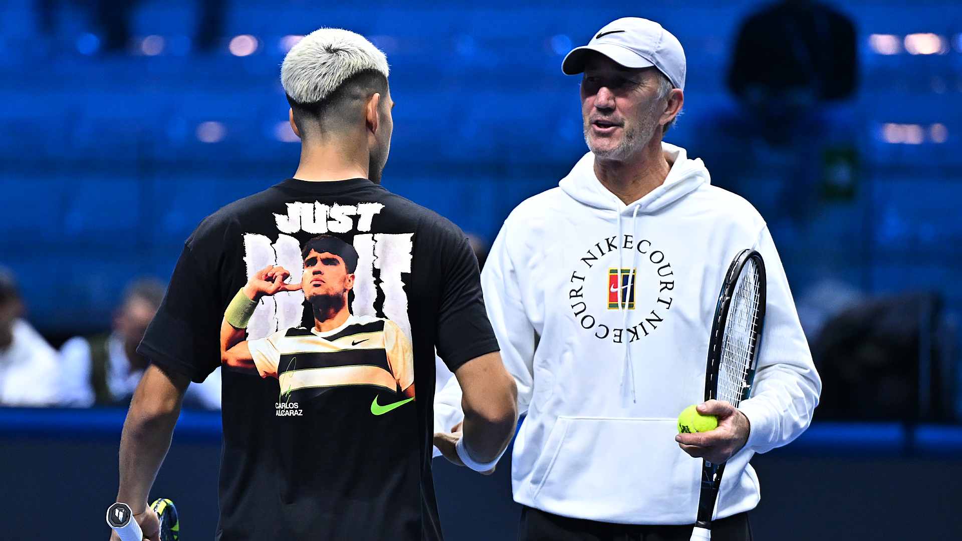 <a href='https://www.atptour.com/en/players/carlos-alcaraz/a0e2/overview'>Carlos Alcaraz</a> and <a href='https://www.atptour.com/en/players/darren-cahill/c001/overview'>Darren Cahill</a> meet ahead of the <a href='https://www.atptour.com/en/tournaments/nitto-atp-finals/605/overview'>Nitto ATP Finals</a>.