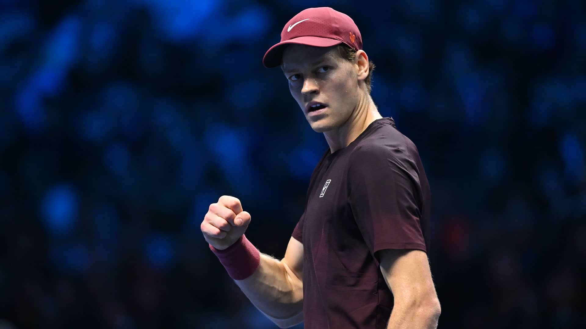 Defending champion Sinner sinks De Minaur, returns to Nitto ATP Finals title match
