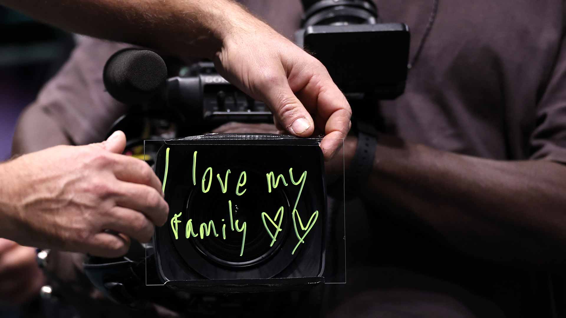 <a href='https://www.atptour.com/en/players/valentin-vacherot/va25/overview'>Valentin Vacherot</a> signs 'I love my family' after defeating <a href='https://www.atptour.com/en/players/arthur-rinderknech/rc91/overview'>Arthur Rinderknech</a> in Paris.