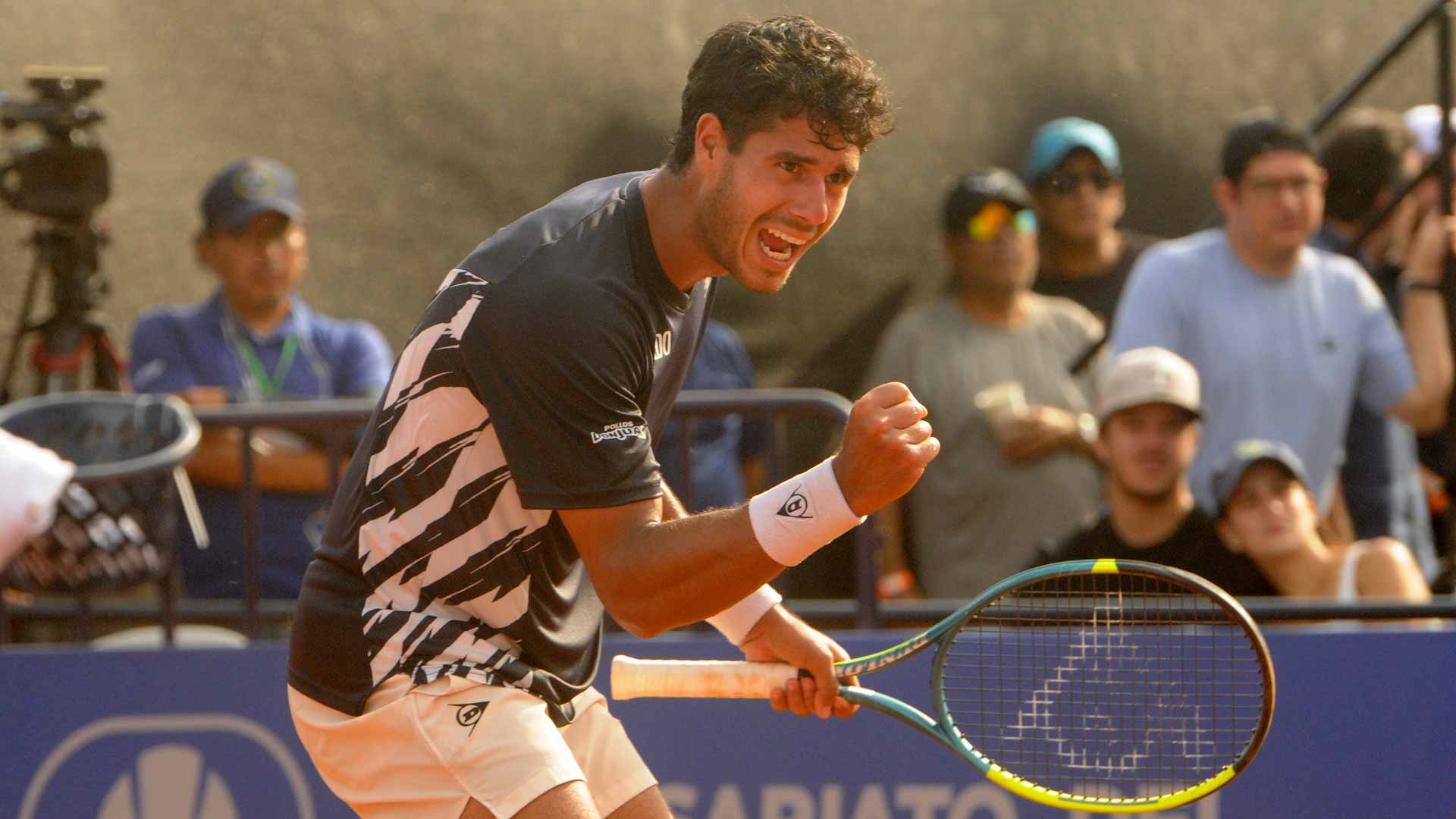 <a href='https://www.atptour.com/en/players/adolfo-daniel-vallejo/v0dp/overview'>Adolfo Daniel Vallejo</a> in action at the Guayaquil Challenger.