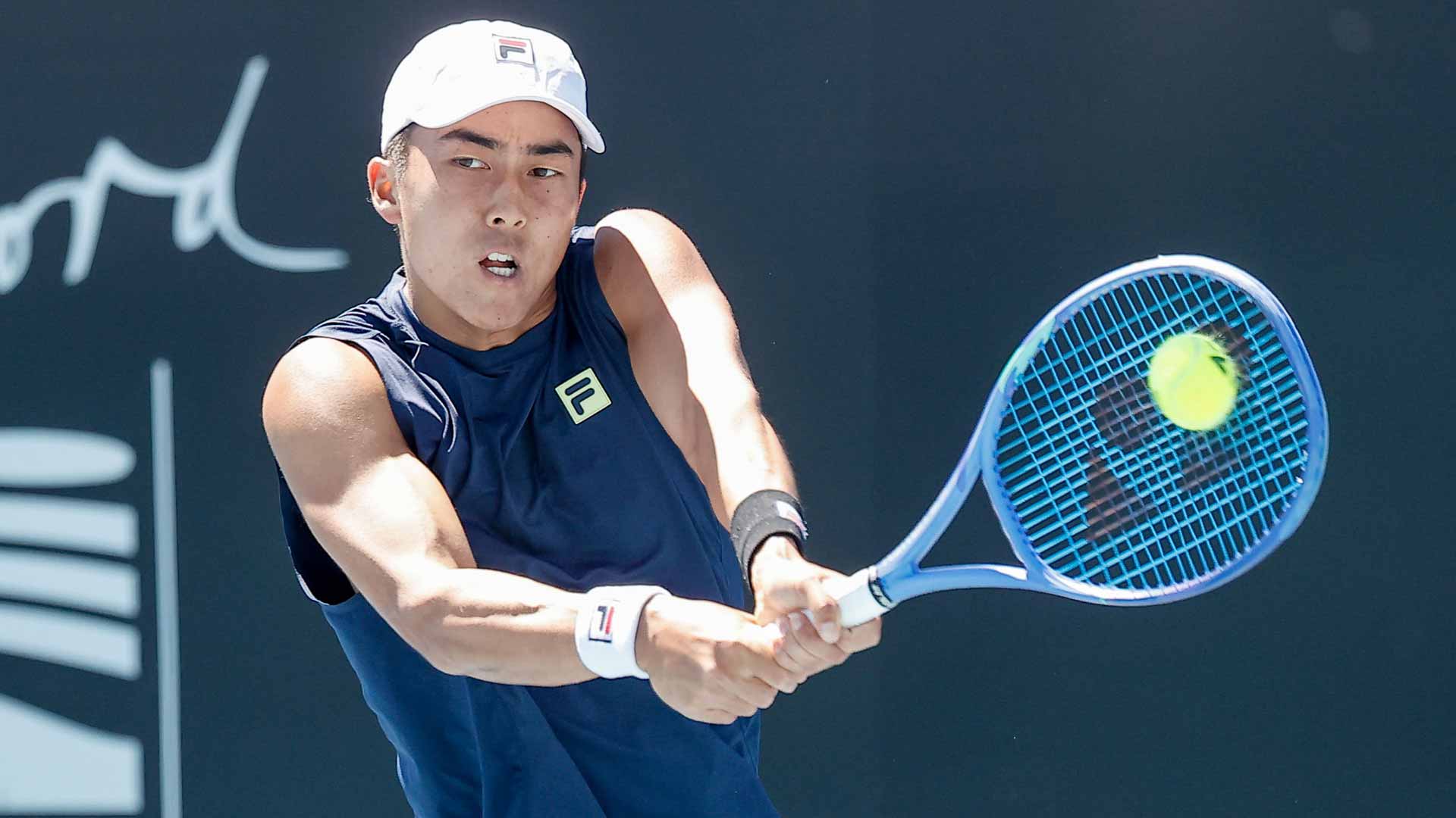 <a href='https://www.atptour.com/en/players/rinky-hijikata/h0bh/overview'>Rinky Hijikata</a> in action at the Playford Challenger.