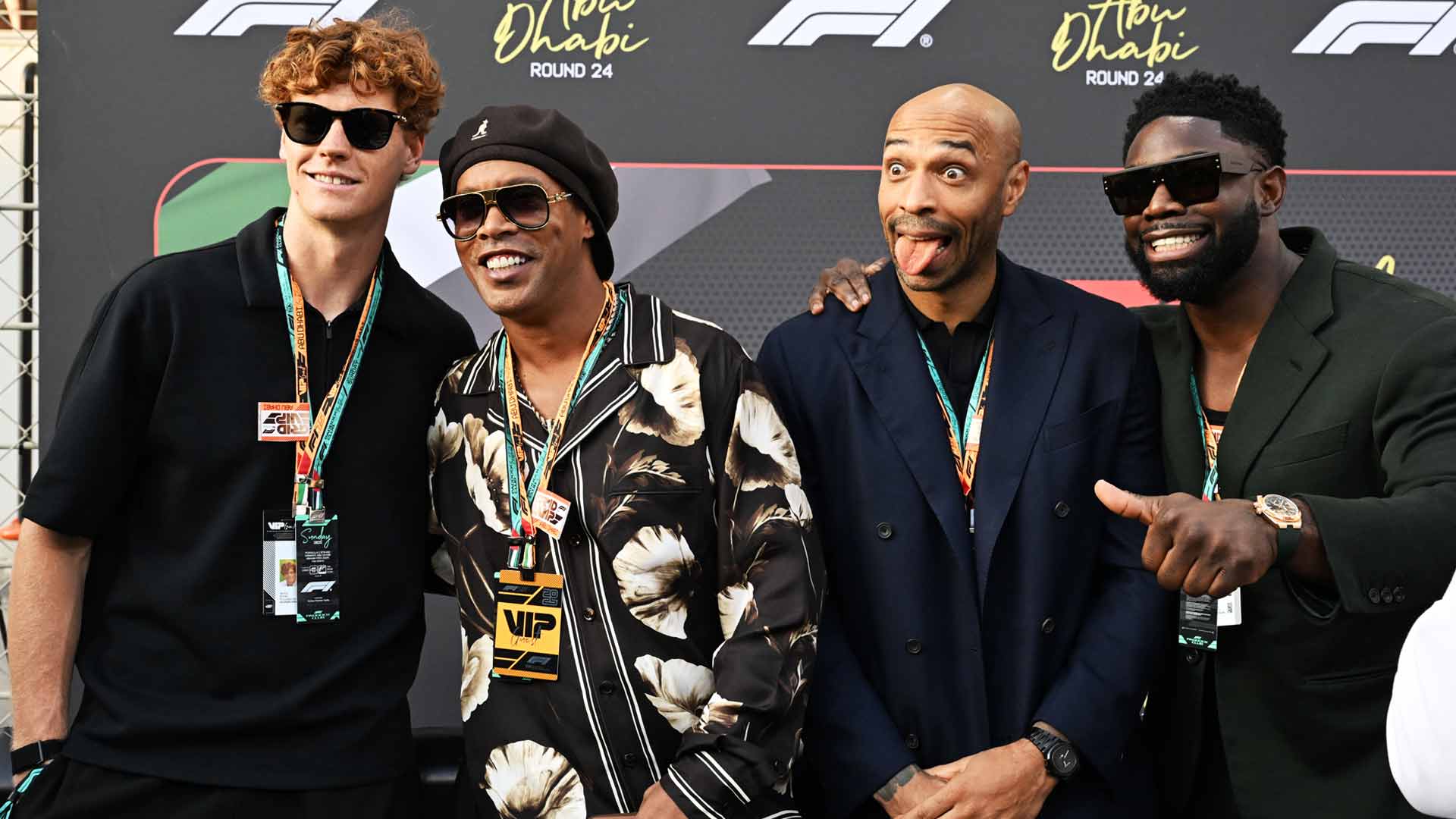 Sinner spends time with Ronaldinho, Thierry Henry, compares himself to this F1 driver...