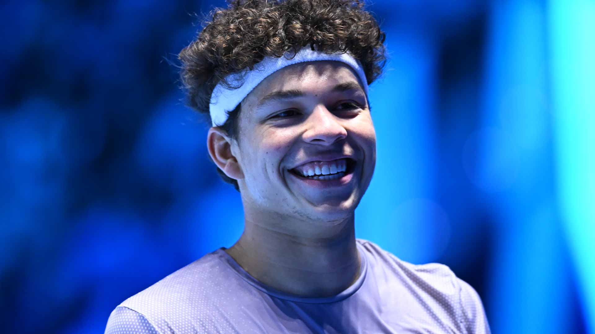 Shelton launches YouTube channel, offering behind-the-scenes footage