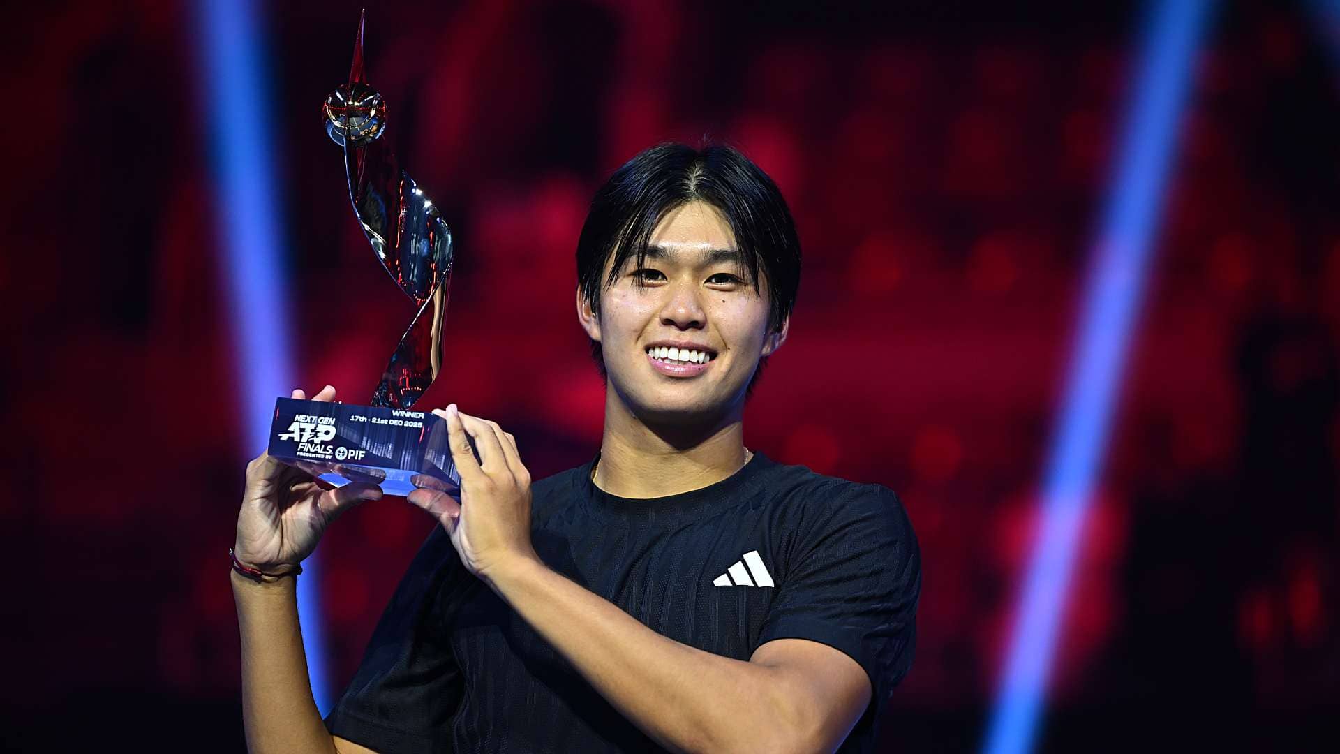 <a href='https://www.atptour.com/en/players/learner-tien/t0ha/overview'>Learner Tien</a> poses with the Next Gen ATP Finals winner trophy.