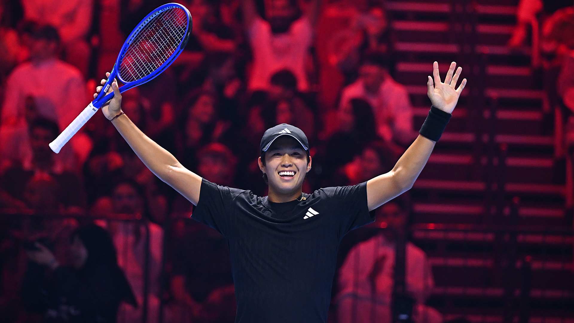 <a href='https://www.atptour.com/en/players/learner-tien/t0ha/overview'>Learner Tien</a> celebrates his Next Gen ATP Finals victory.
