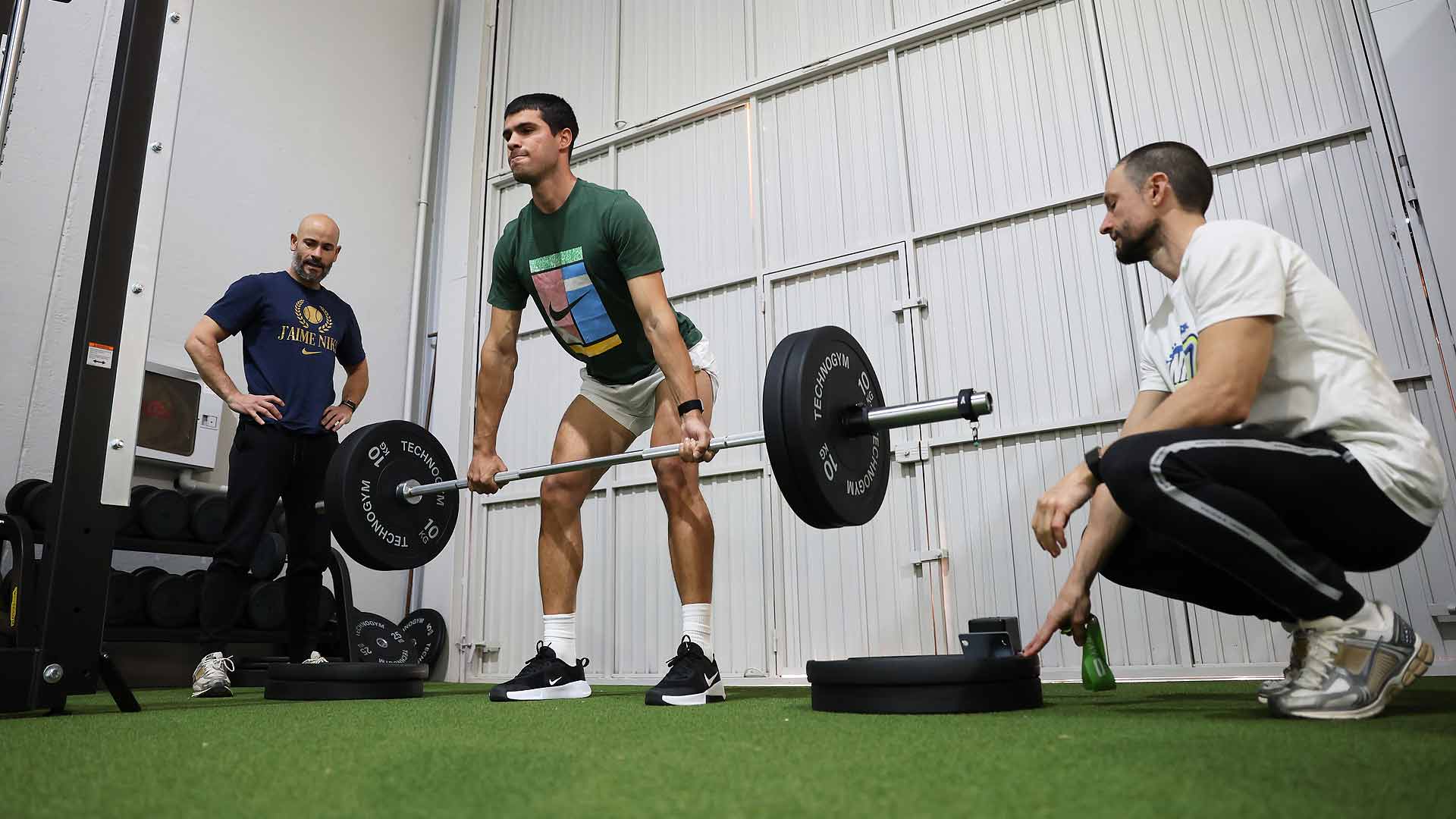 <a href='https://www.atptour.com/en/players/carlos-alcaraz/a0e2/overview'>Carlos Alcaraz</a> trains in Murcia in preparation for the 2026 season.