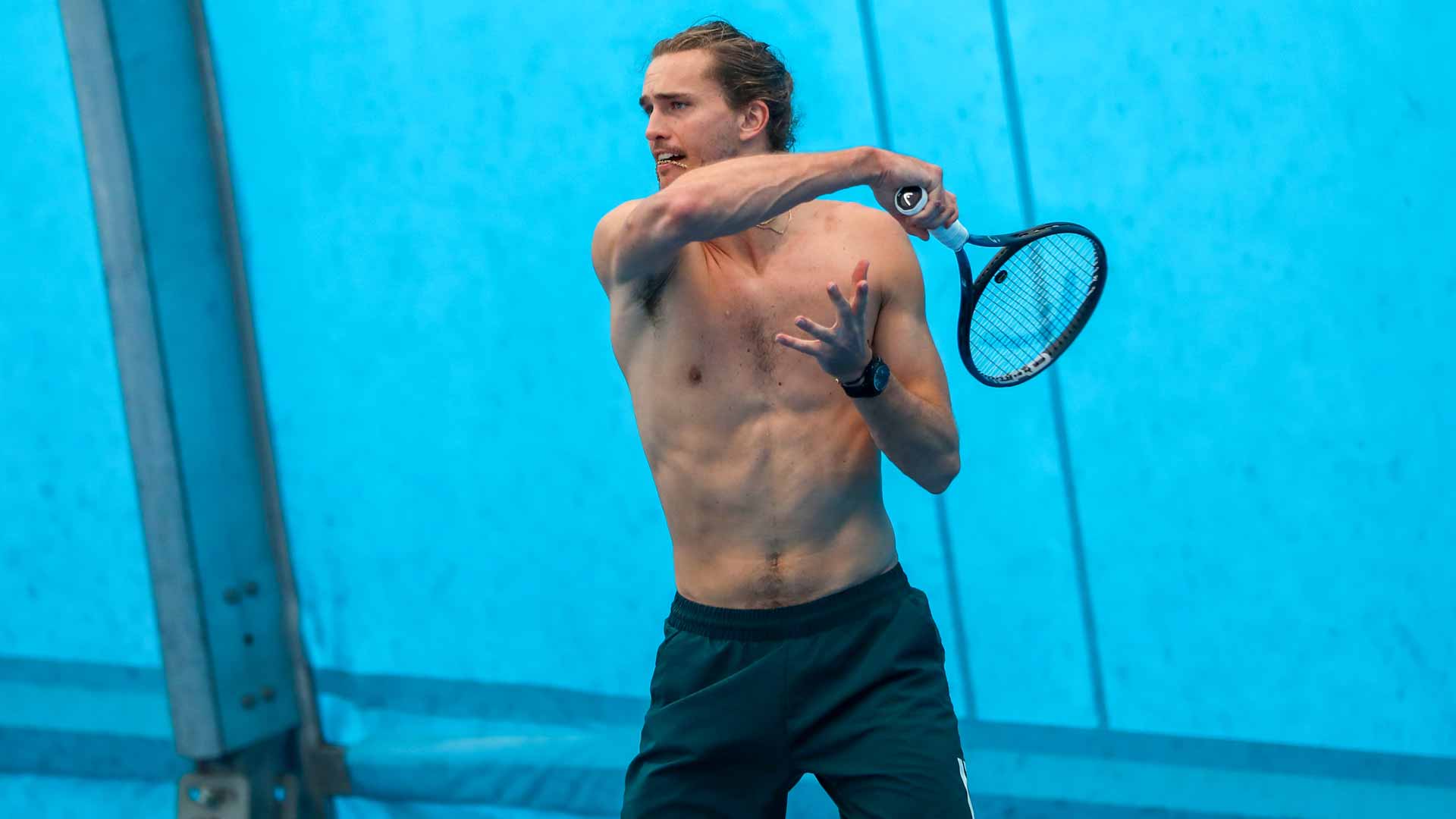 <a href='https://www.atptour.com/en/players/alexander-zverev/z355/overview'>Alexander Zverev</a> practises Tuesday in Sydney ahead of the <a href='https://www.atptour.com/en/scores/archive/perth-sydney/9900/2026/results'>United Cup</a>.