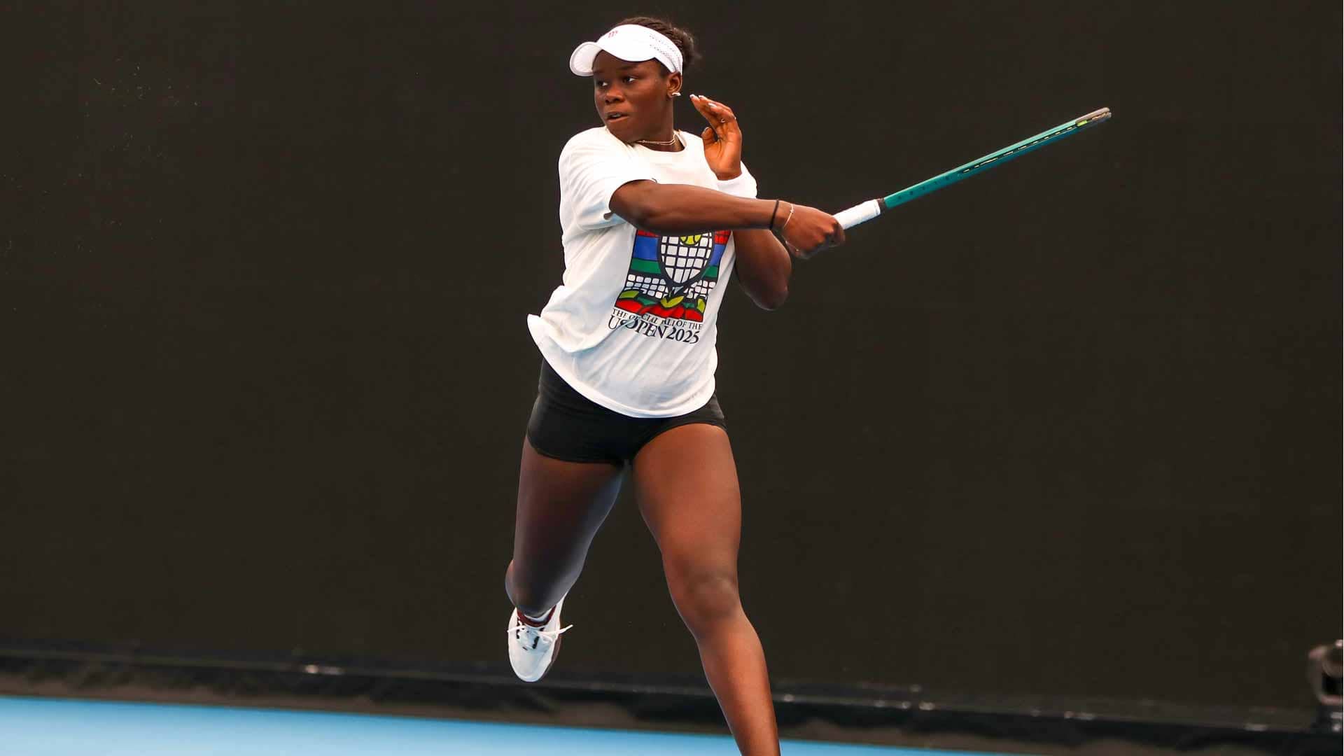 Victoria Mboko practises Tuesday in Sydney ahead of the <a href='https://www.atptour.com/en/scores/archive/perth-sydney/9900/2026/results'>United Cup</a>.