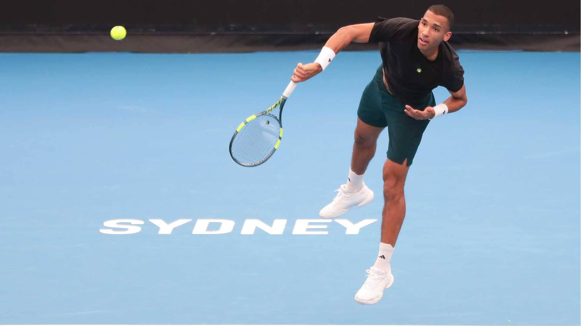 <a href='https://www.atptour.com/en/players/felix-auger-aliassime/ag37/overview'>Felix Auger-Aliassime</a> practises Tuesday in Sydney ahead of the <a href='https://www.atptour.com/en/scores/archive/perth-sydney/9900/2026/results'>United Cup</a>.