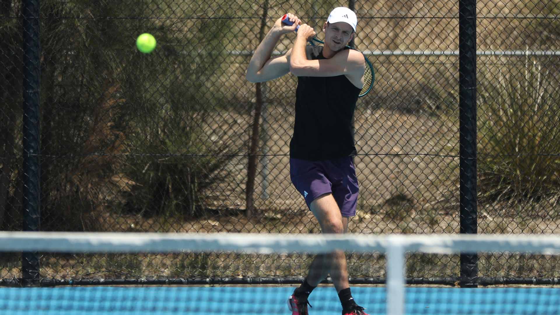 <a href='https://www.atptour.com/en/players/hubert-hurkacz/hb71/overview'>Hubert Hurkacz</a> practises Tuesday in Sydney ahead of the <a href='https://www.atptour.com/en/scores/archive/perth-sydney/9900/2026/results'>United Cup</a>.