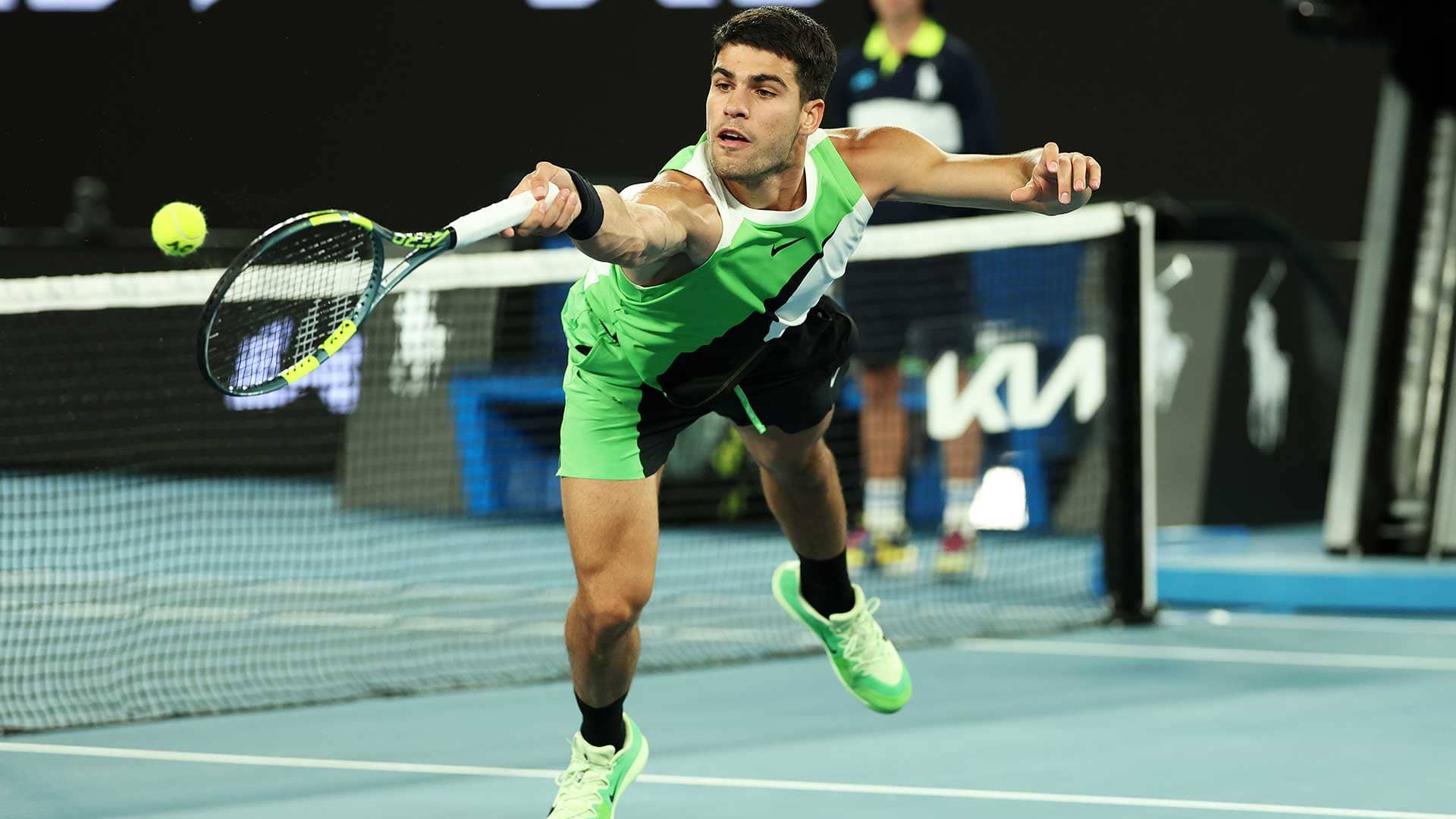 Alcaraz Edges Past Walton in Melbourne Nightcap