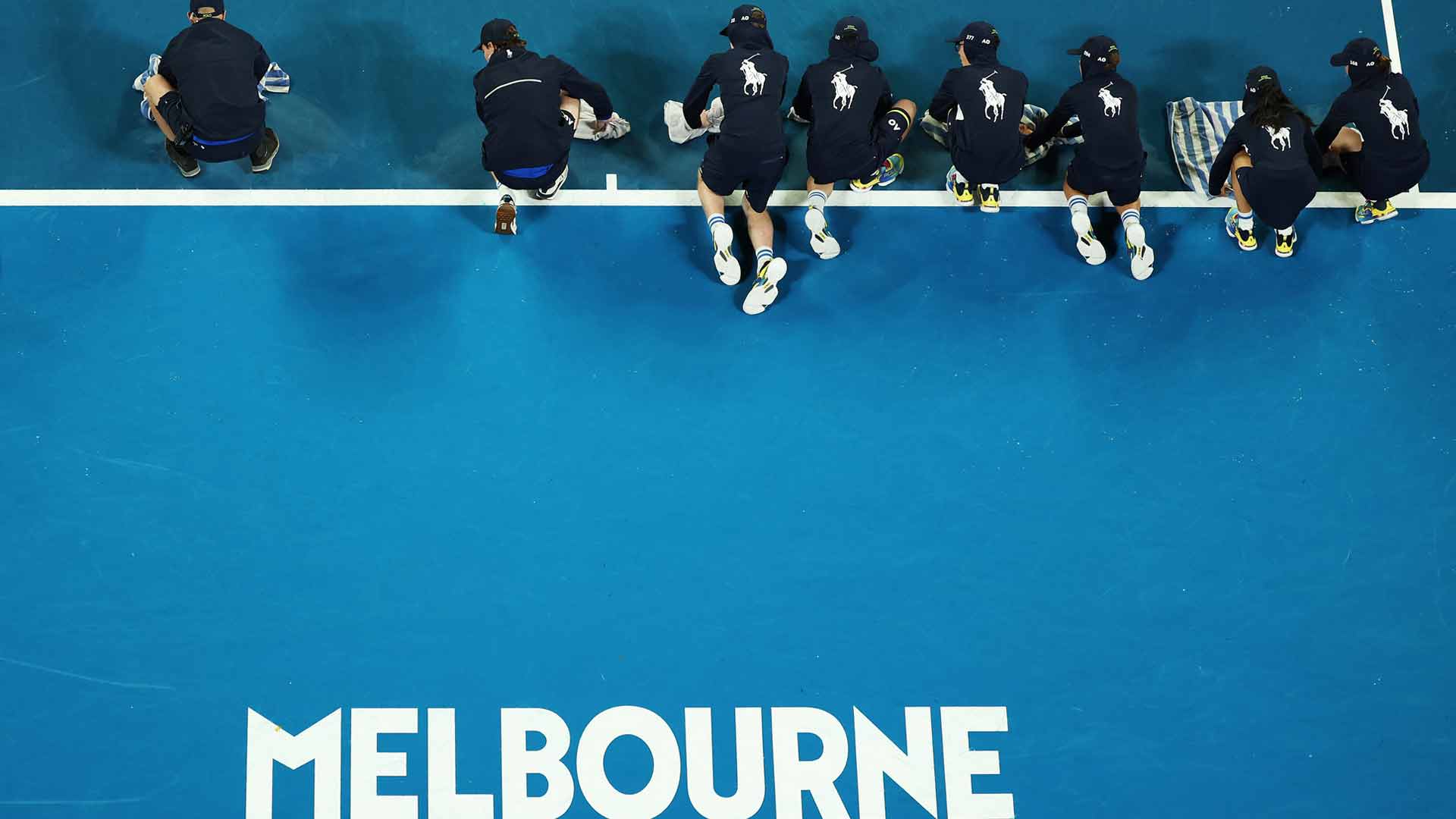 Australian Open play suspended due to rain
