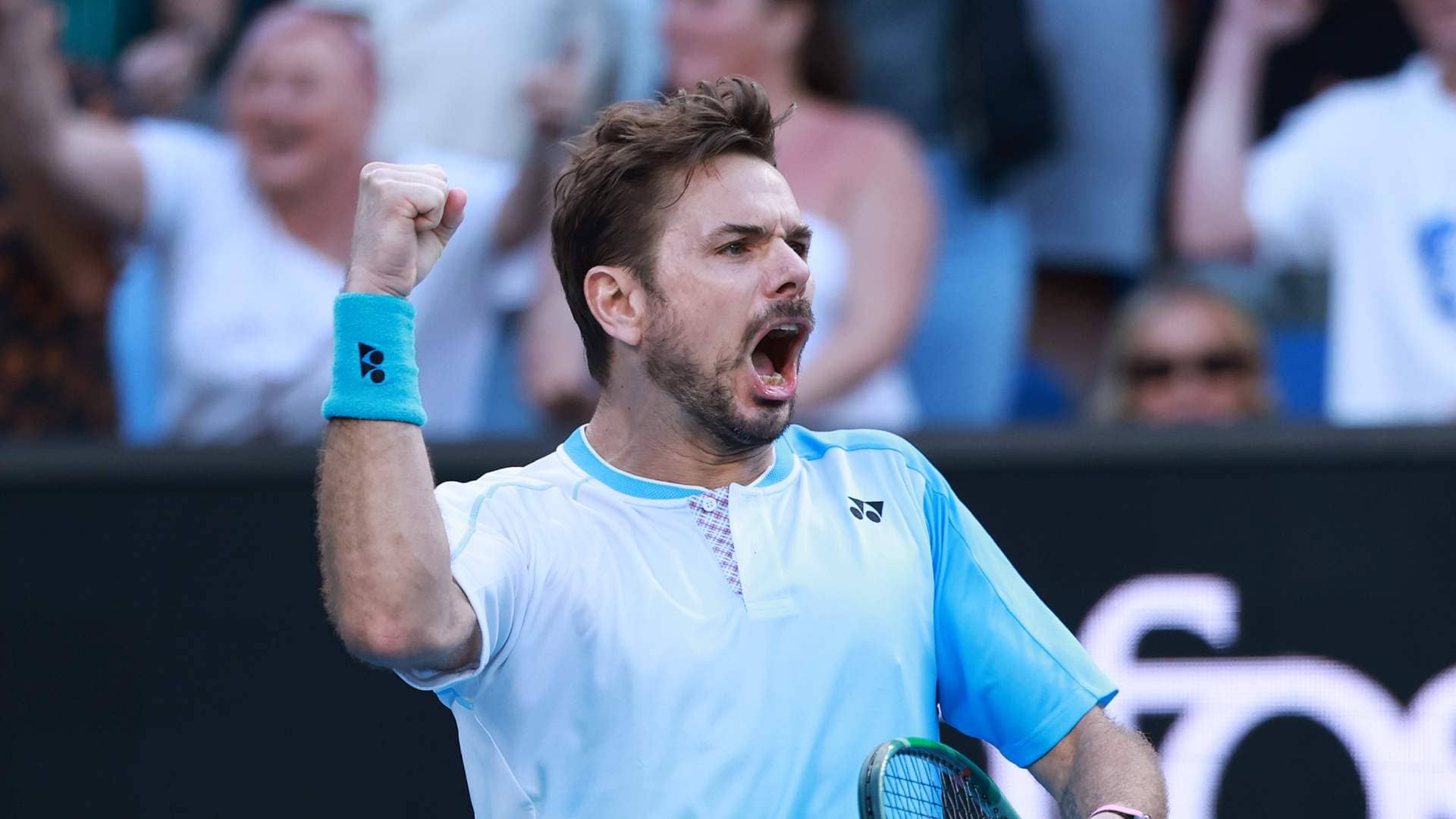Wawrinka wins 5-set thriller to roll back years, reach Australian Open R3