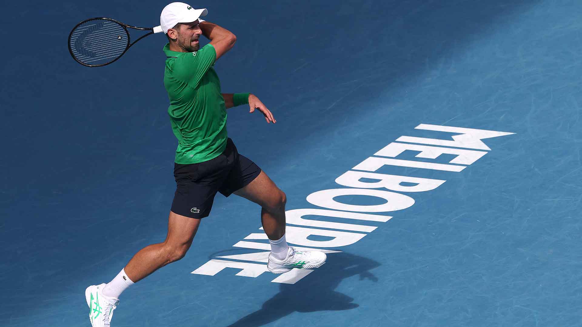 Novak Djokovic avanzó a semifinales del Abierto de Australia por decimotercera vez en su carrera.