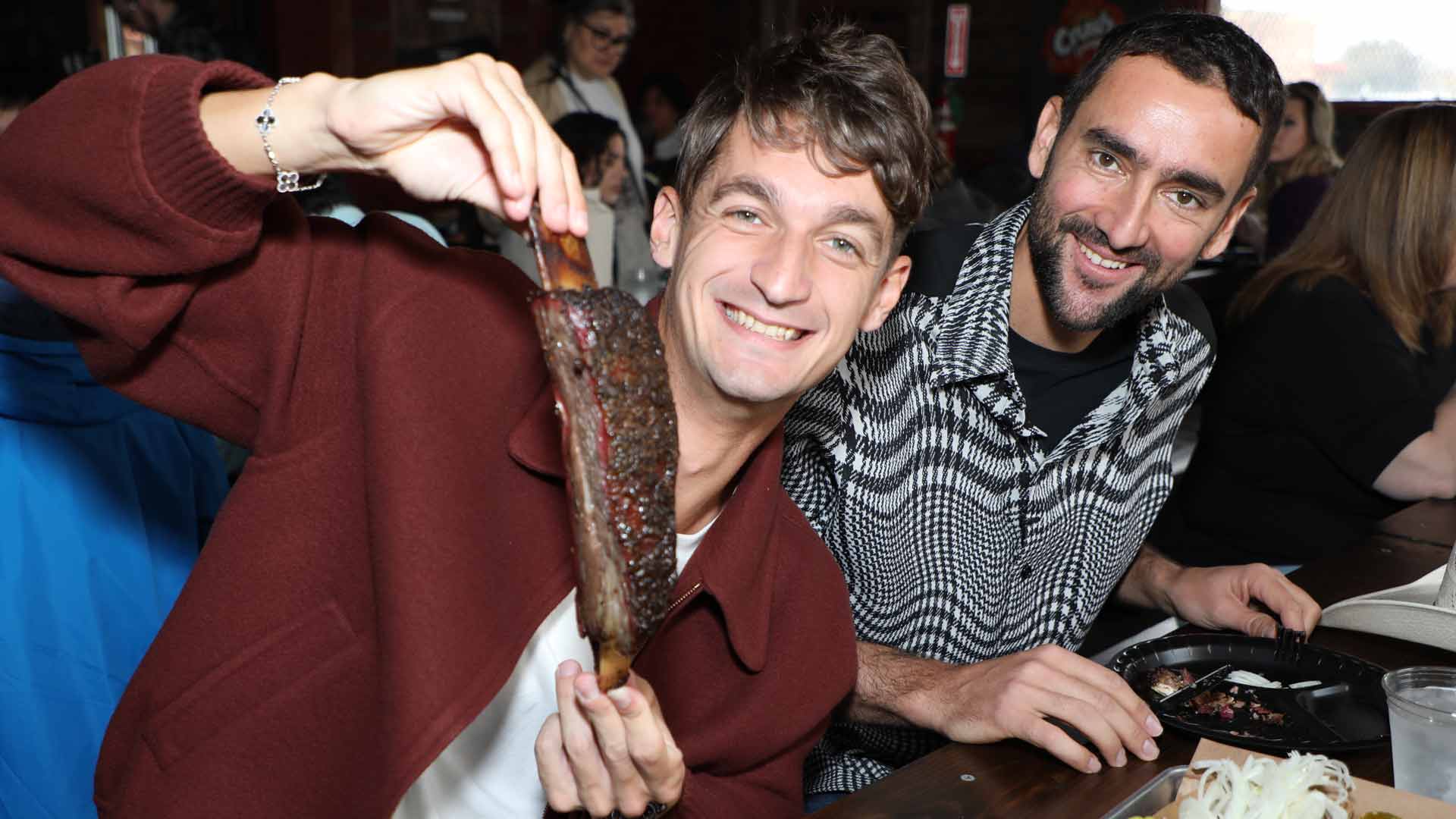 <a href='https://www.atptour.com/en/players/terence-atmane/a0gc/overview'>Terence Atmane</a> and <a href='https://www.atptour.com/en/players/marin-cilic/c977/overview'>Marin Cilic</a> enjoy a meal at a barbecue restaurant in Dallas.