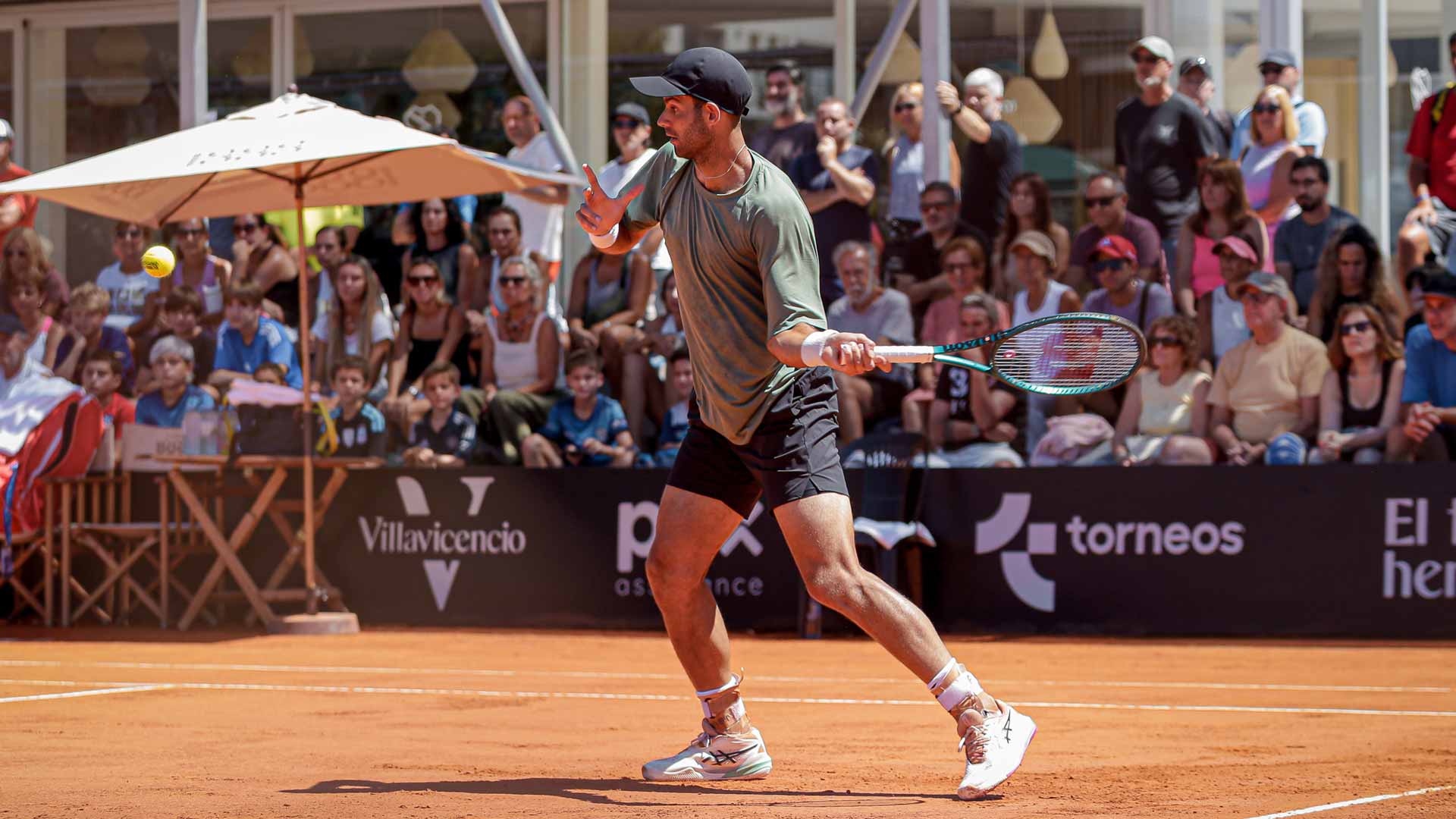 <a href='https://www.atptour.com/en/players/facundo-diaz-acosta/d0cg/overview'>Facundo Diaz Acosta</a> plays in front of a full crowd Sunday at the Tigre Challenger.