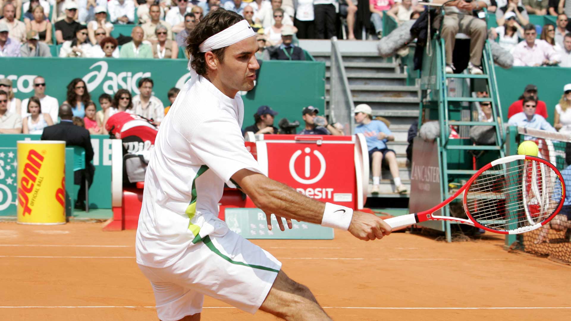 <a href='https://www.atptour.com/en/players/roger-federer/f324/overview'>Roger Federer</a>
