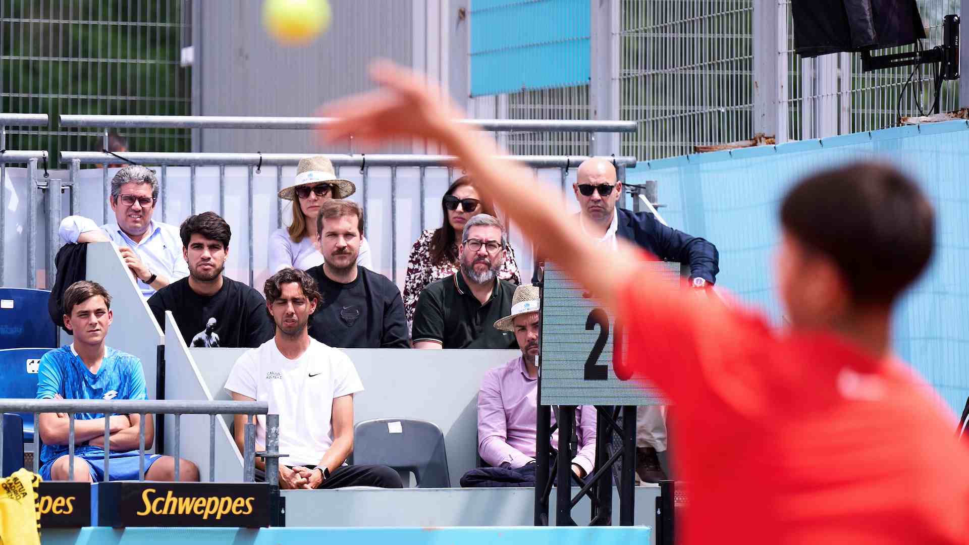 Carlos Alcaraz asiste al partido de su hermano Jaime en el Mutua Madrid Open Sub-16.