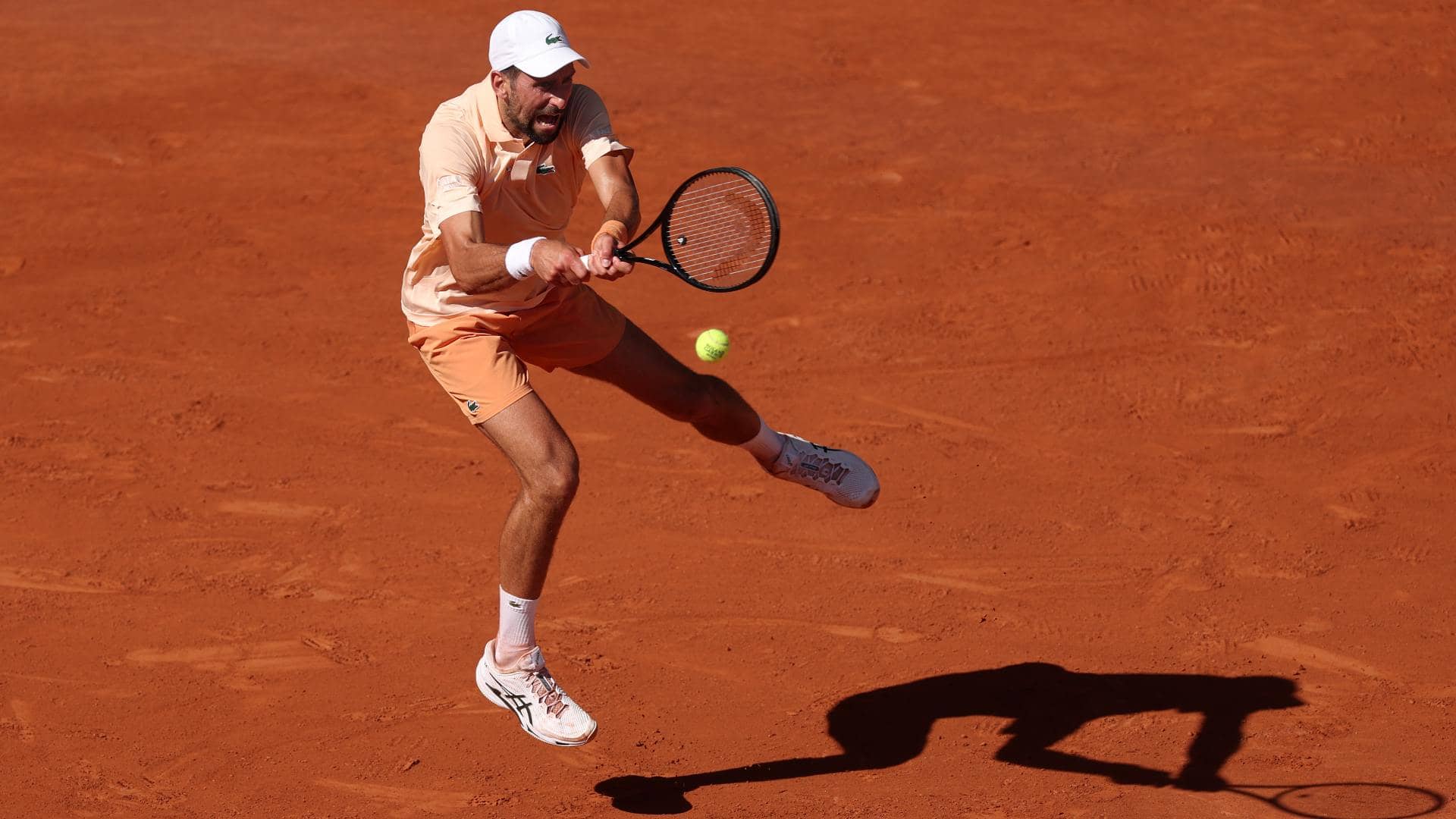 Novak Djokovic avanzó a 3R sin mayor desgaste y se encamina a la segunda semana.