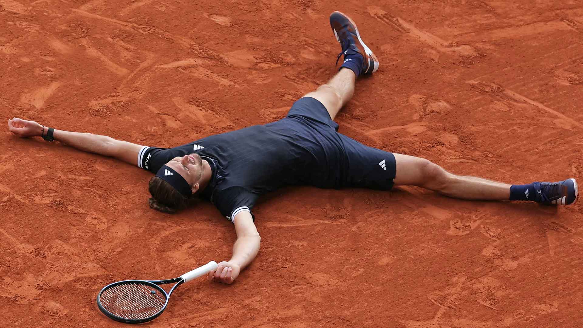 Alexander Zverev drops to the floor after becoming the third German man to win a major in the Open Era (since 1968).