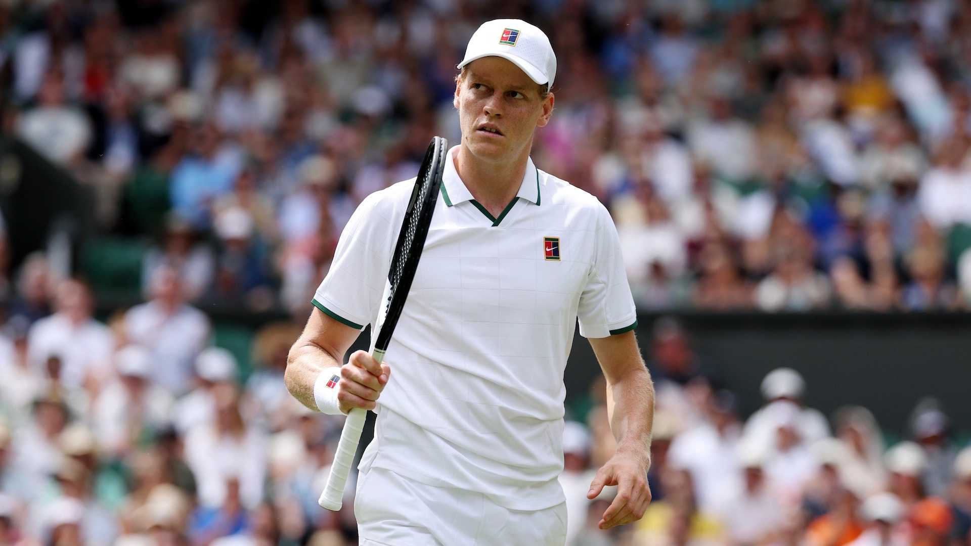 Jannik Sinner compite este lunes sobre la Centre Court de Wimbledon.