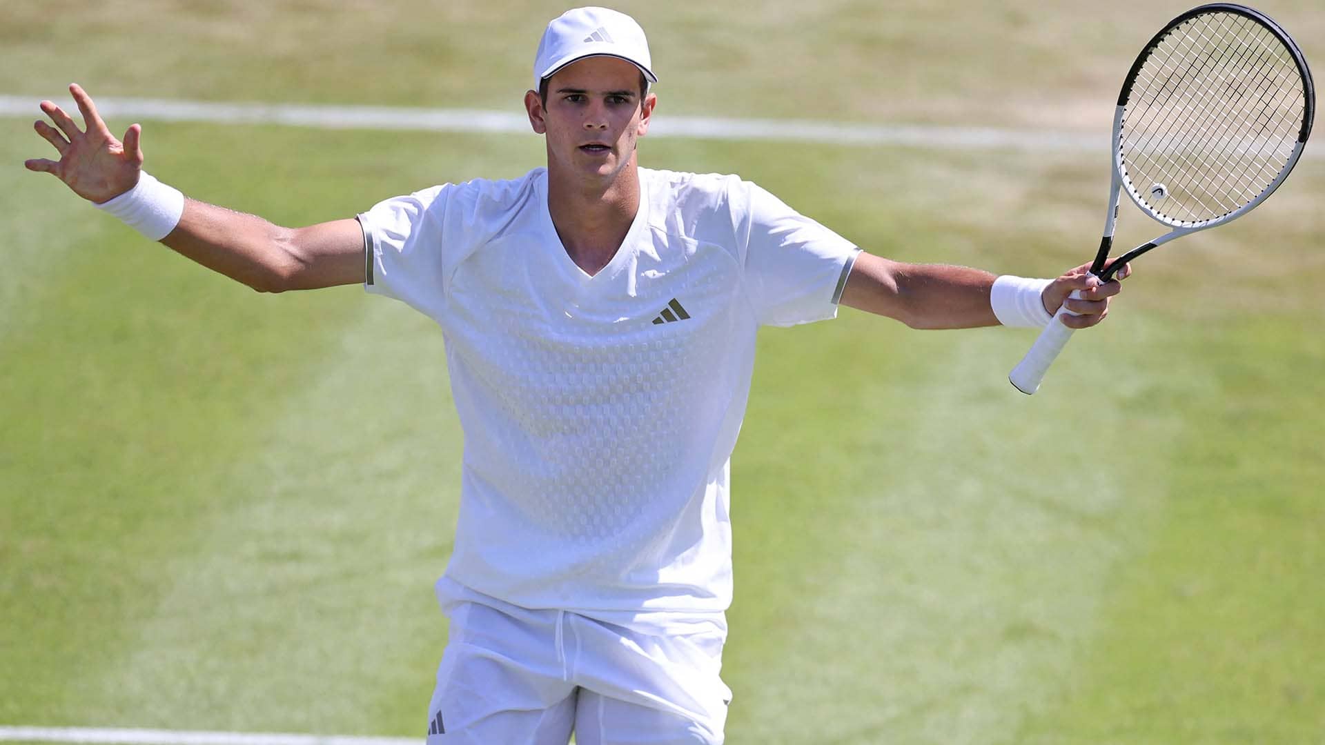 Rafael Jodar overcomes Pablo Carreno Busta in five sets on Thursday at Wimbledon.