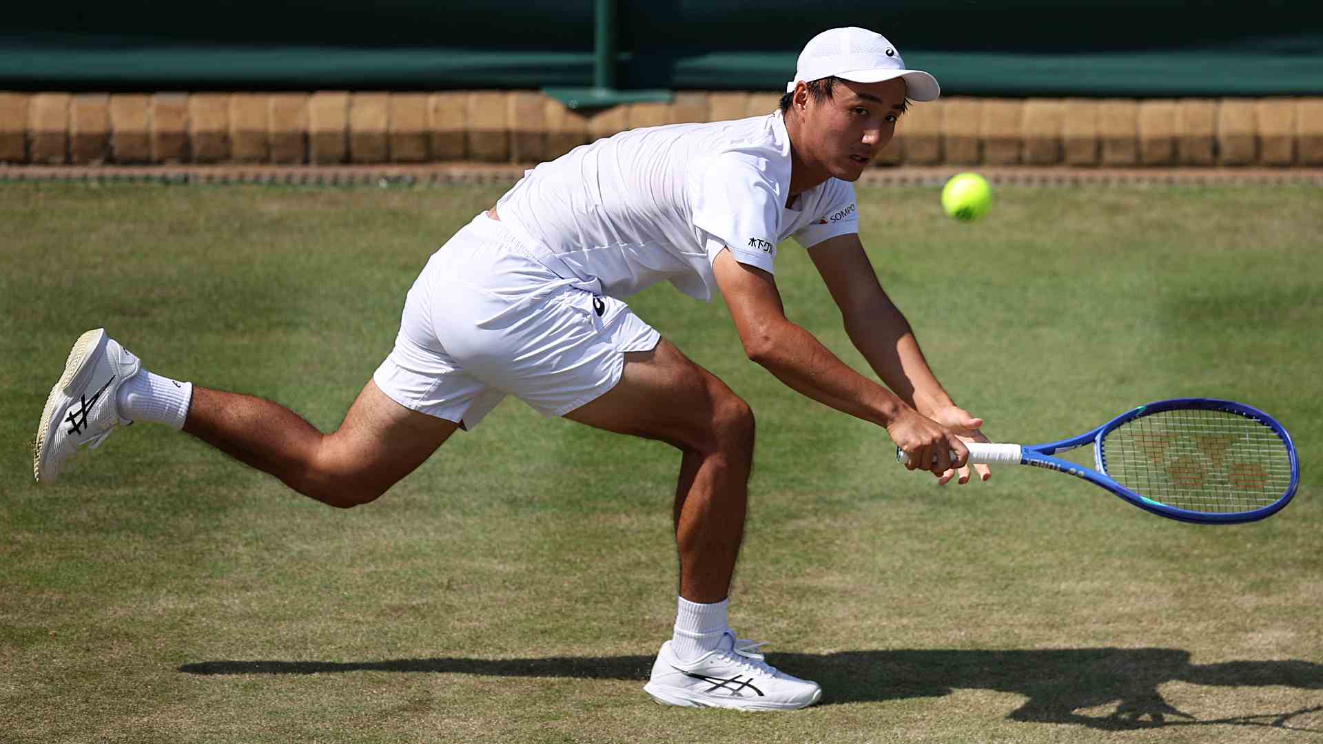 Shintaro Mochizuki upsets Rafael Jodar on Friday at Wimbledon.