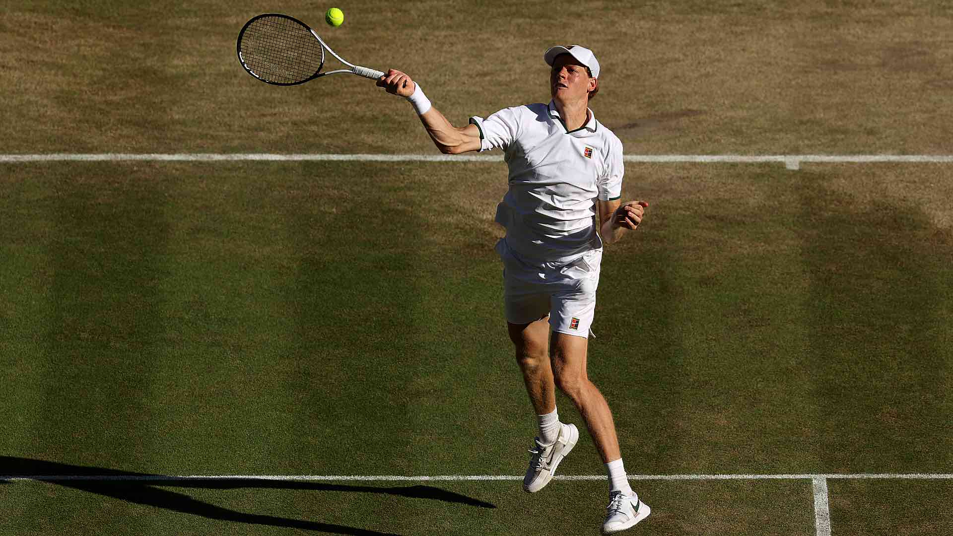 <a href='https://www.atptour.com/en/players/jannik-sinner/s0ag/overview'>Jannik Sinner</a> in action against <a href='https://www.atptour.com/en/players/alexander-zverev/z355/overview'>Alexander Zverev</a> in the <a href='https://www.atptour.com/en/tournaments/wimbledon/540/overview'>Wimbledon</a> final.