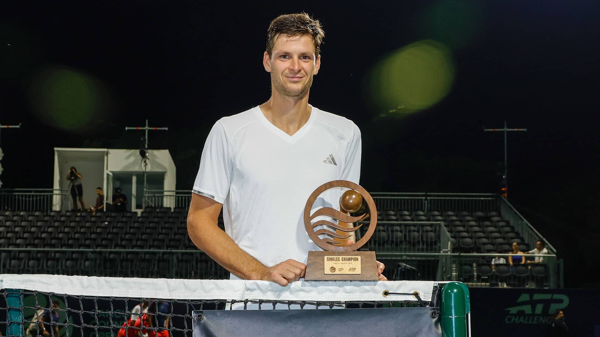 <a href='https://www.atptour.com/en/players/hubert-hurkacz/hb71/overview'>Hubert Hurkacz</a> triumphs at the Cancun Challenger.