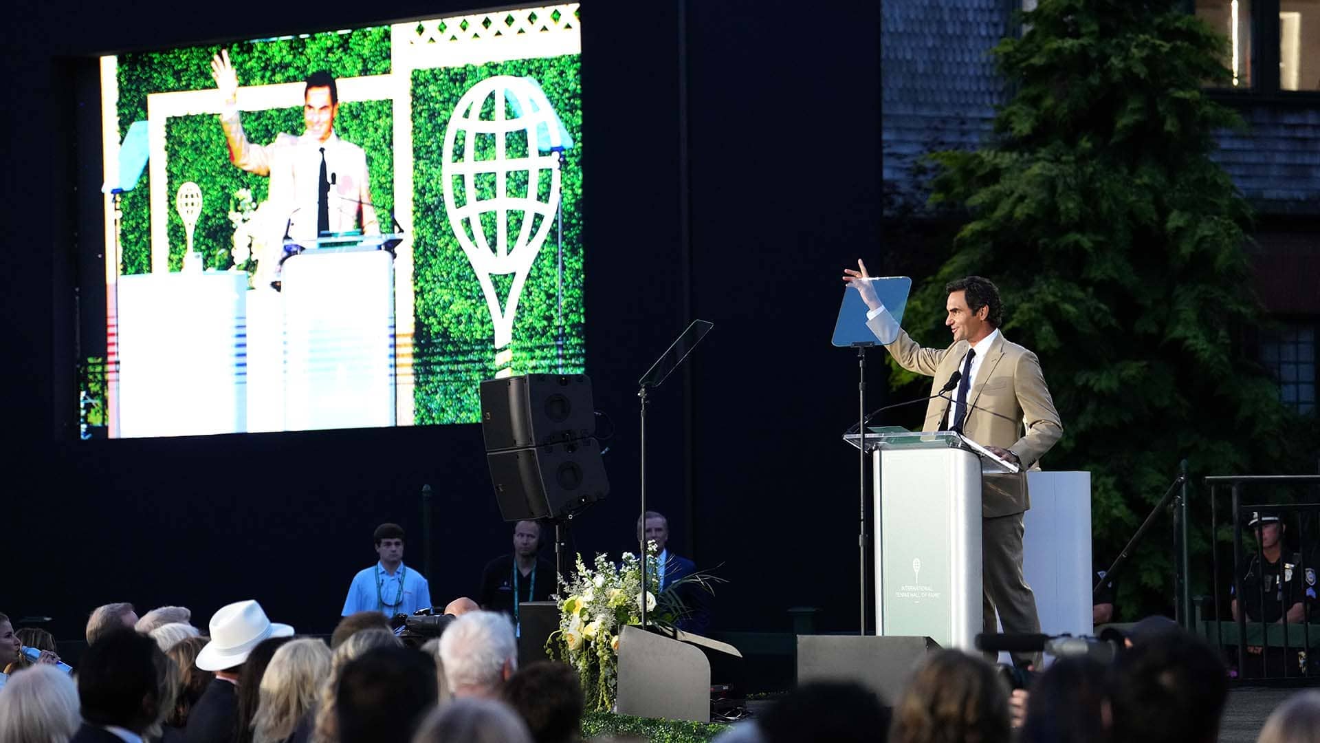 <a href='https://www.atptour.com/en/players/roger-federer/f324/overview'>Roger Federer</a>